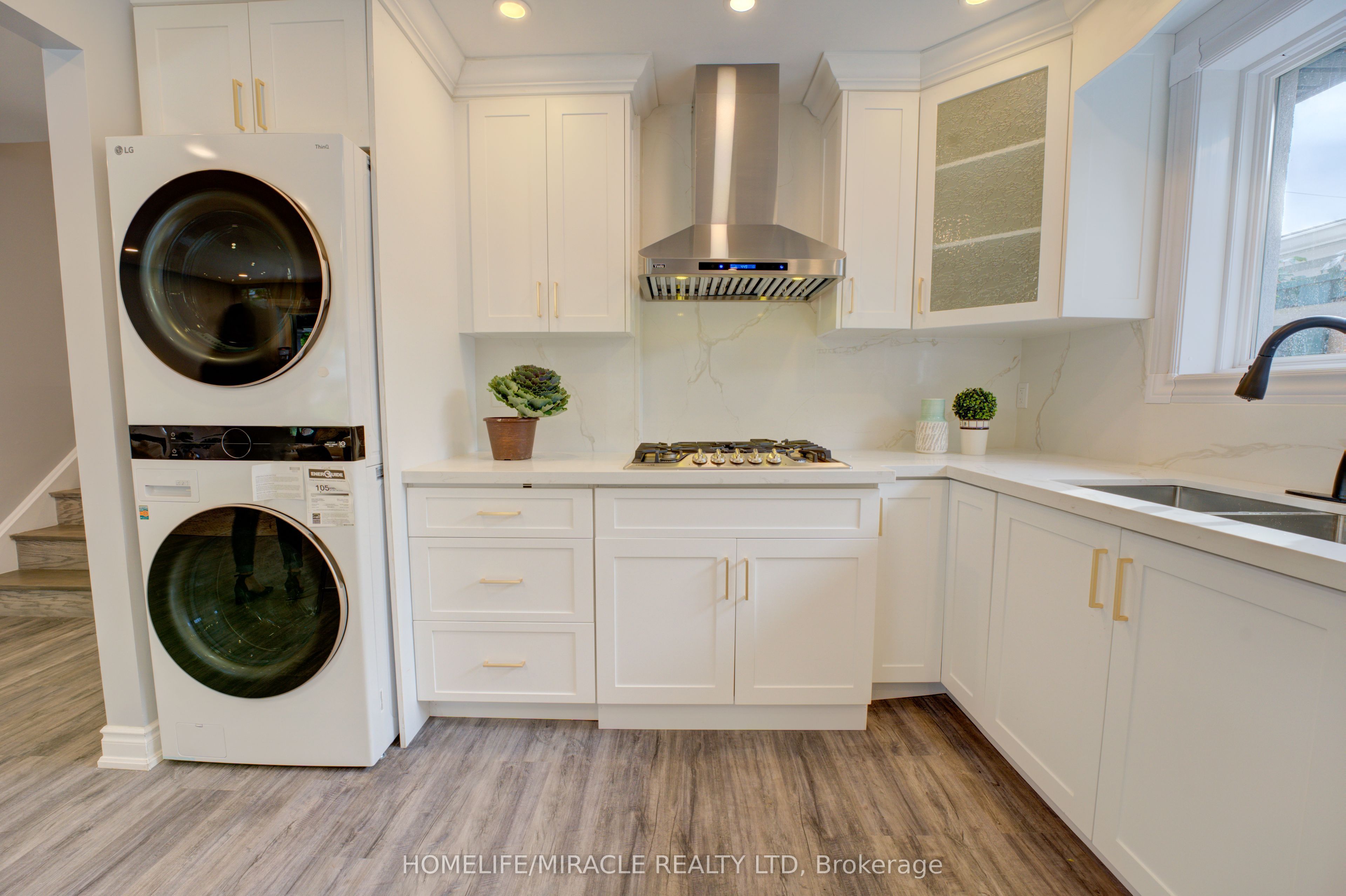 85 Silverstone Drive Property Photo 9