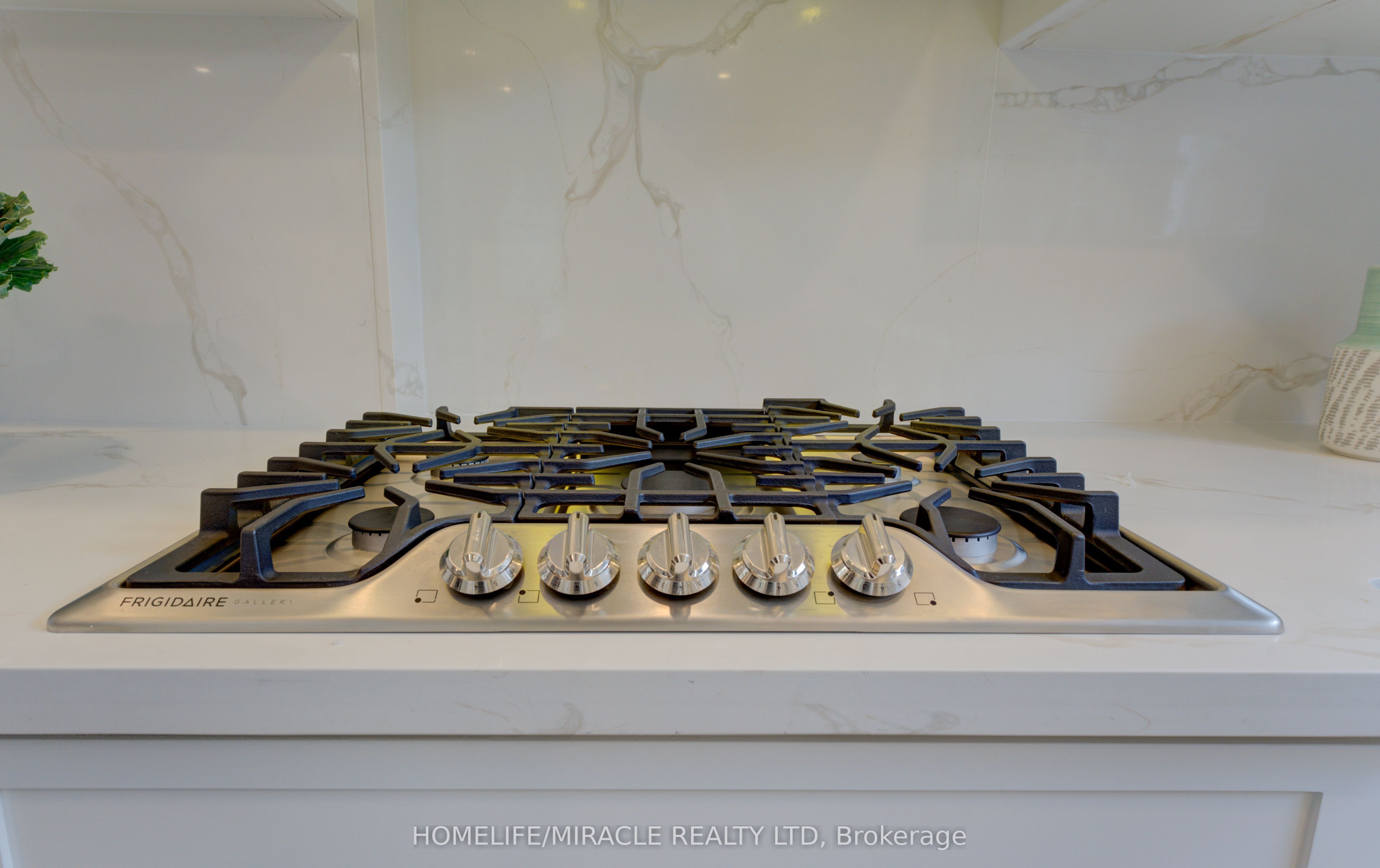 85 Silverstone Drive Property Photo 10