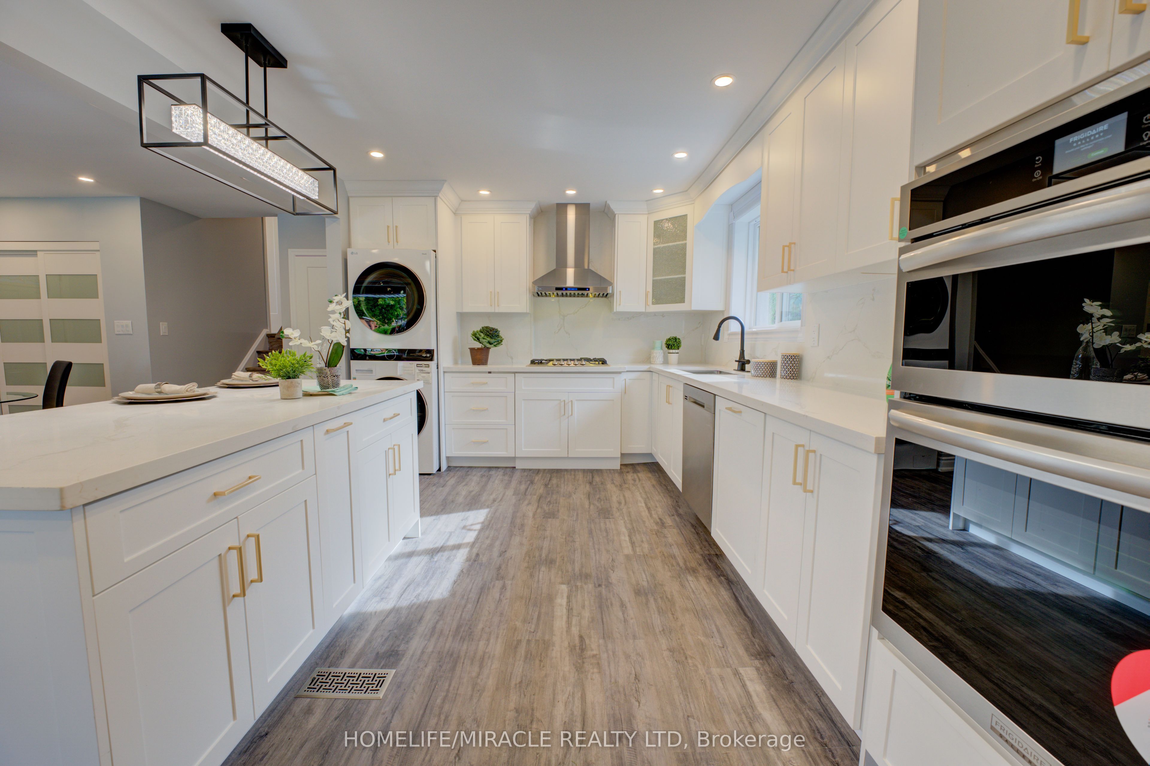 85 Silverstone Drive Property Photo 11
