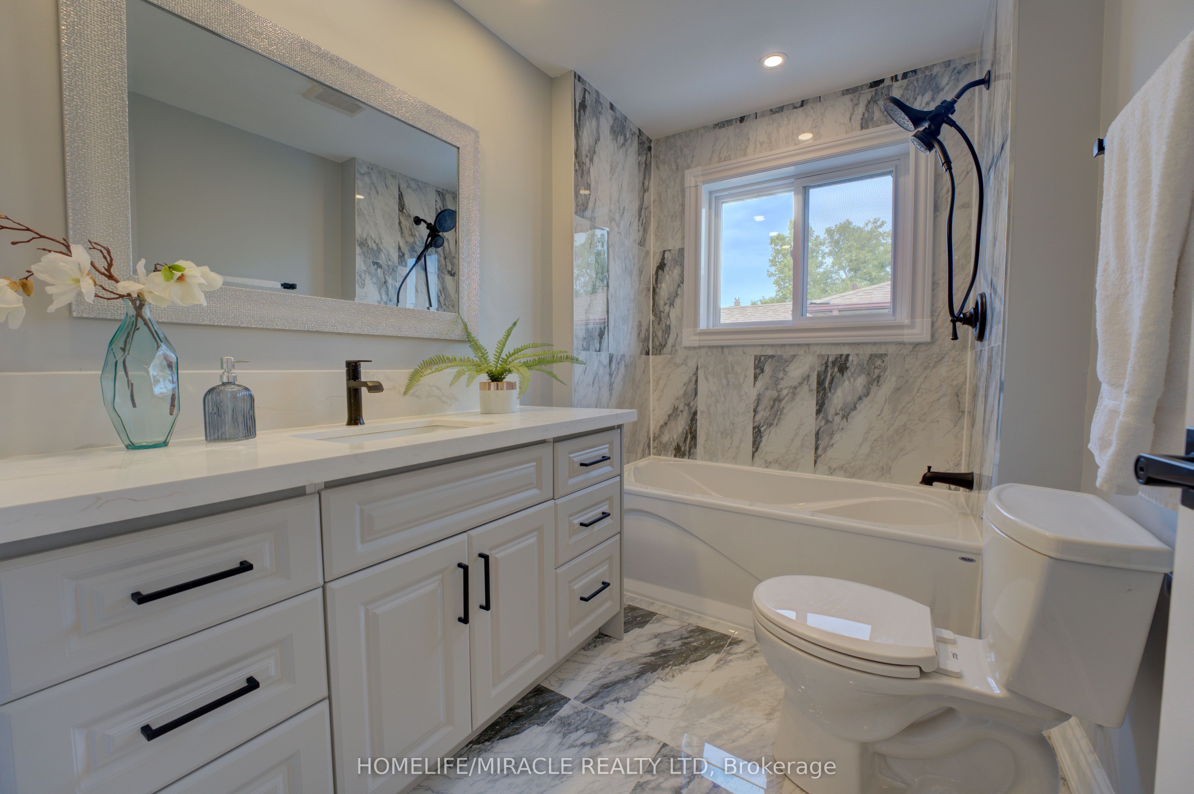 85 Silverstone Drive Property Photo 20