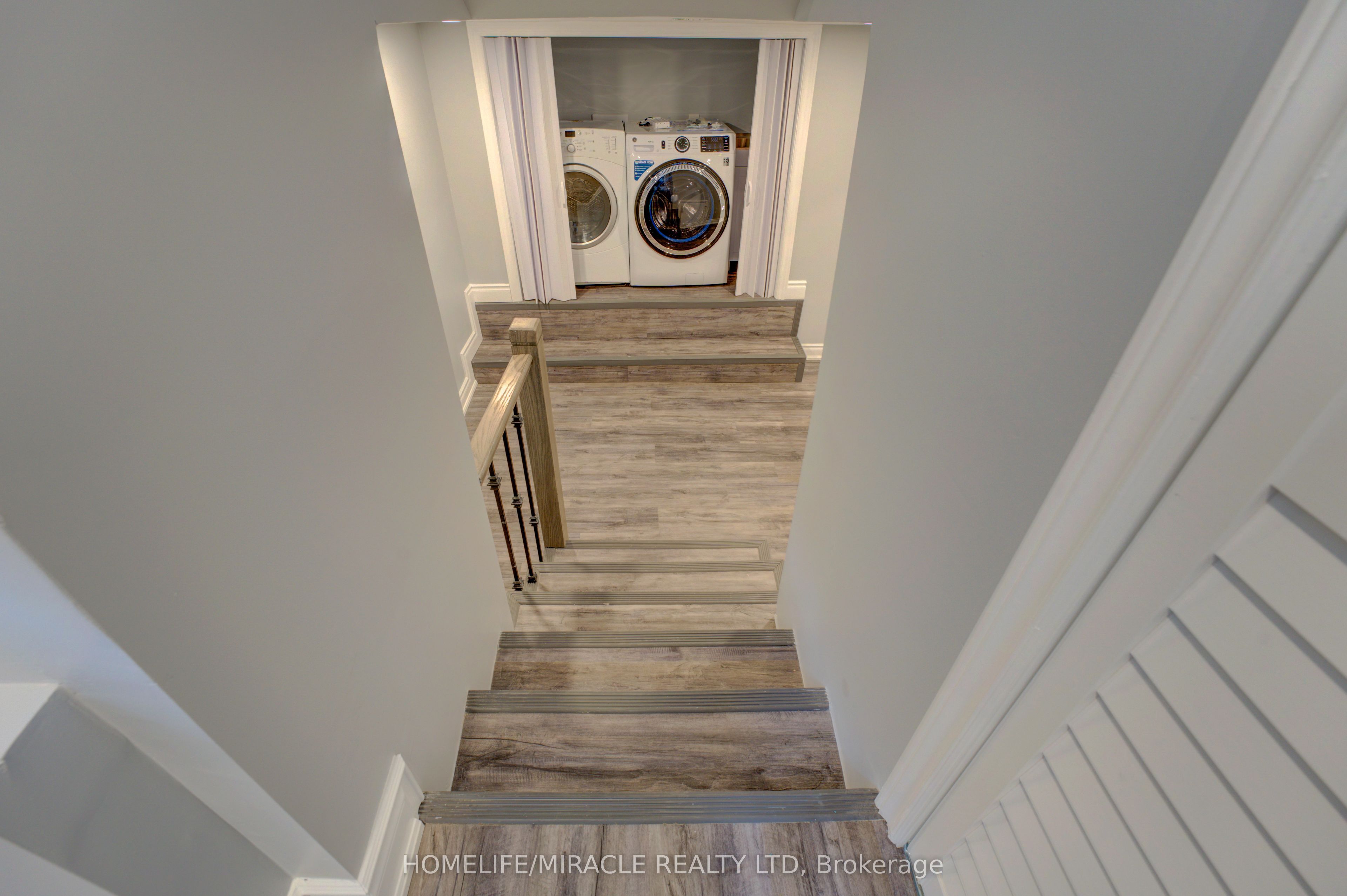 85 Silverstone Drive Property Photo 29