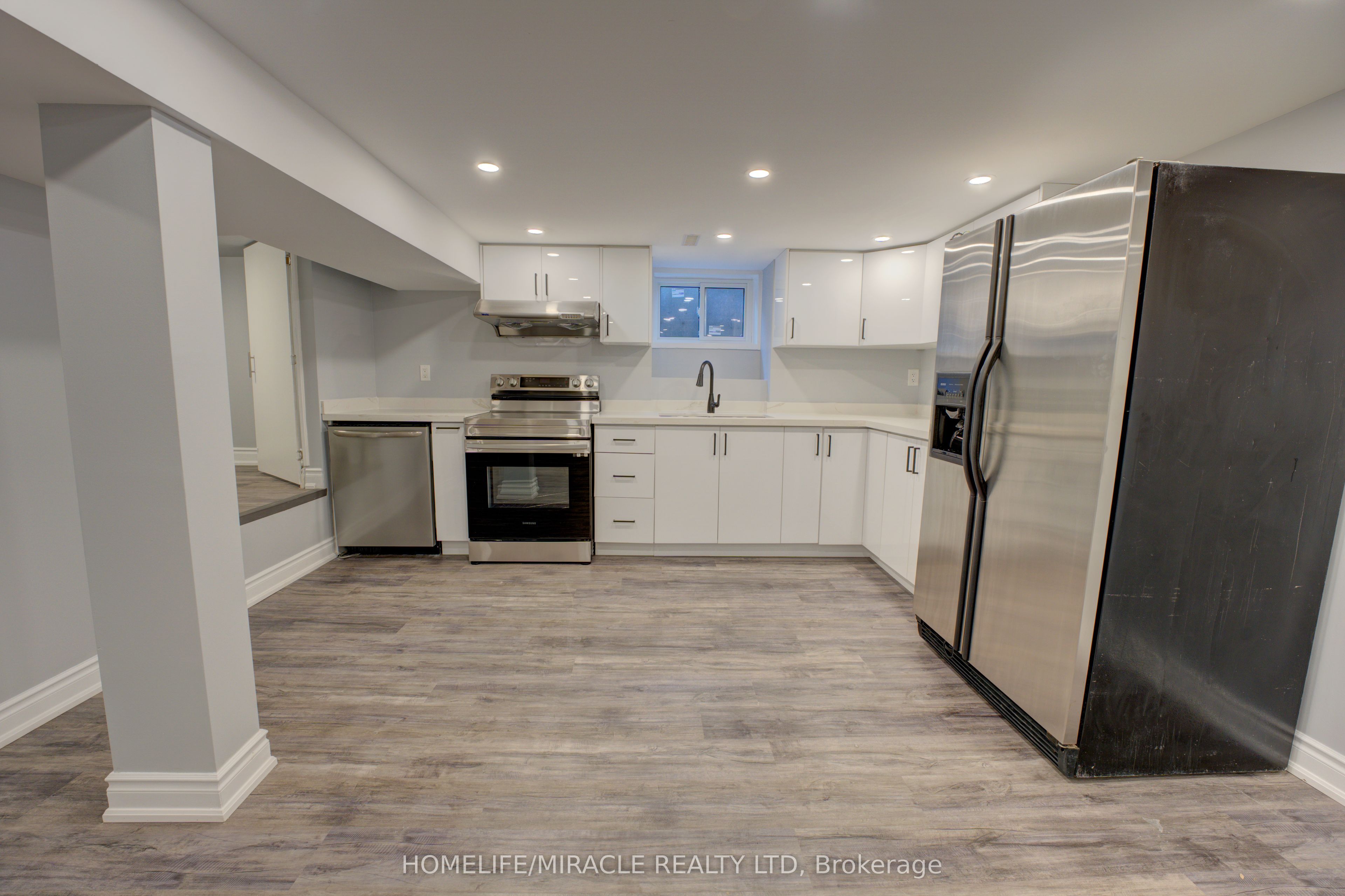 85 Silverstone Drive Property Photo 32