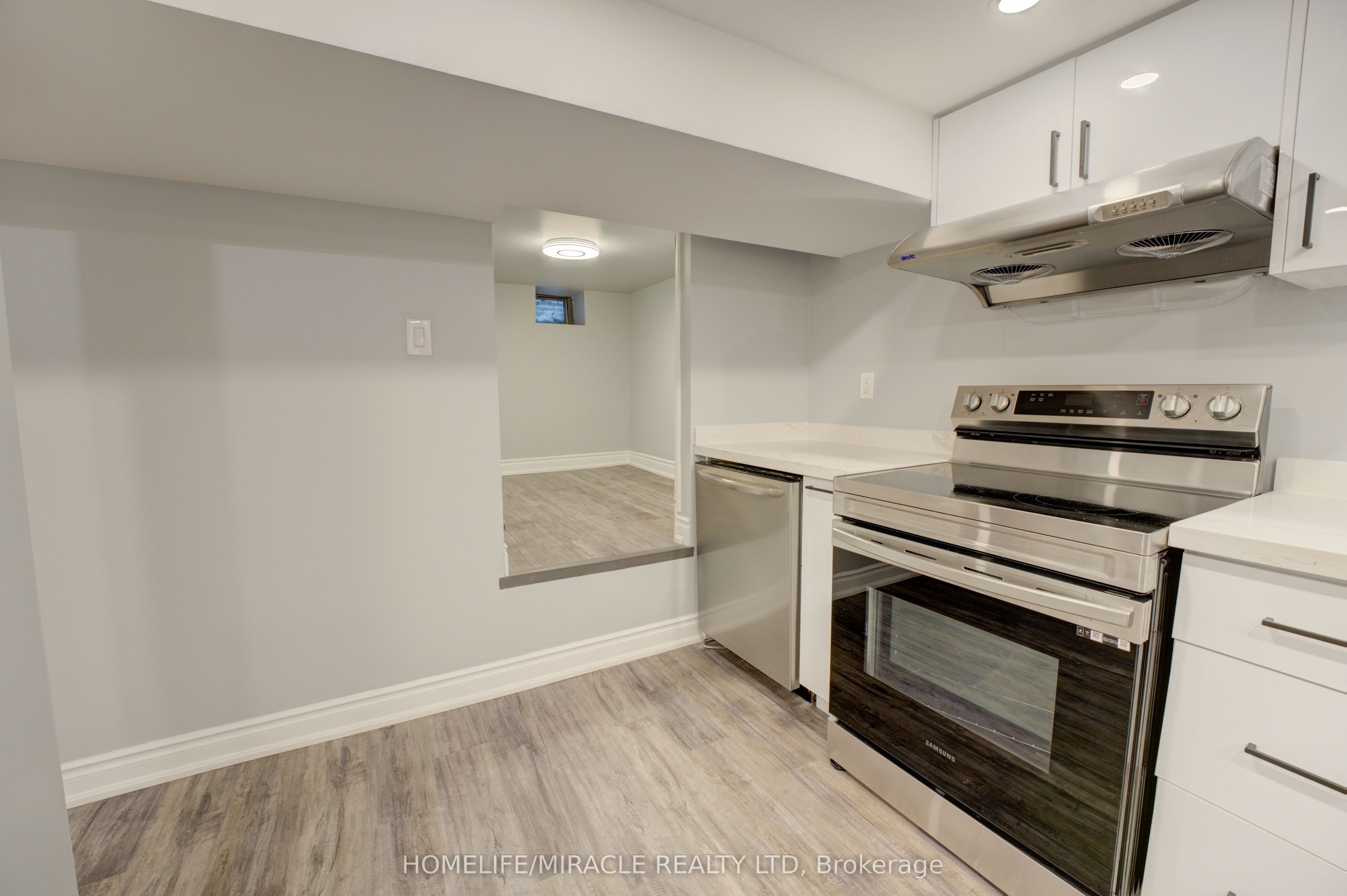 85 Silverstone Drive Property Photo 34