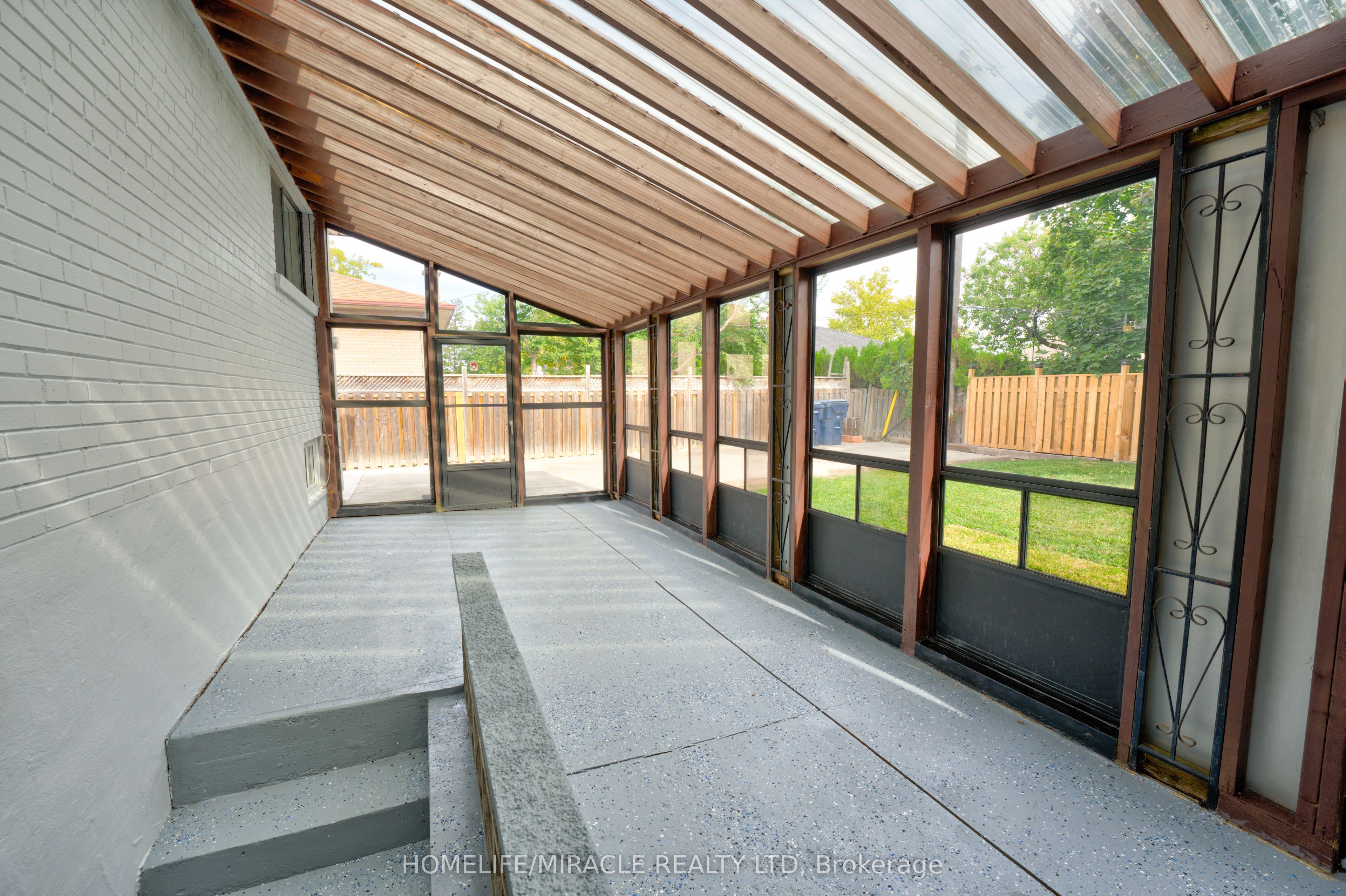 85 Silverstone Drive Property Photo 36
