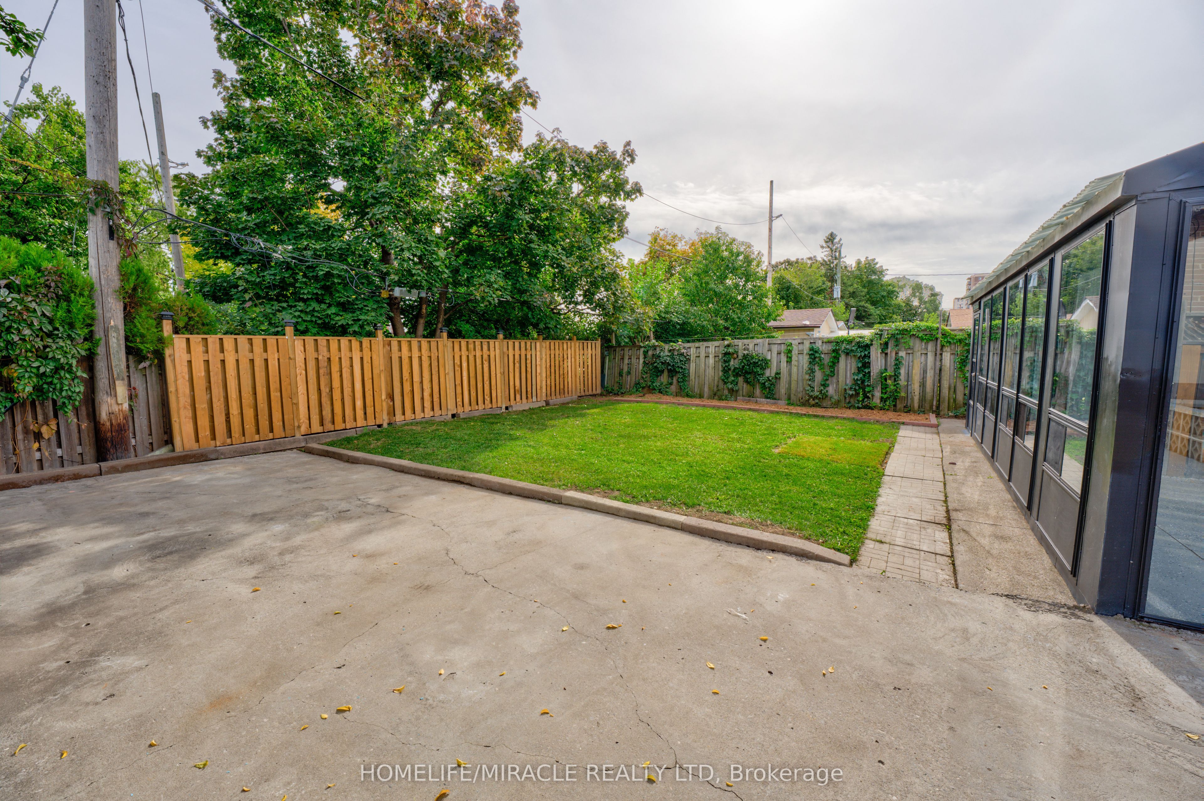 85 Silverstone Drive Property Photo 39