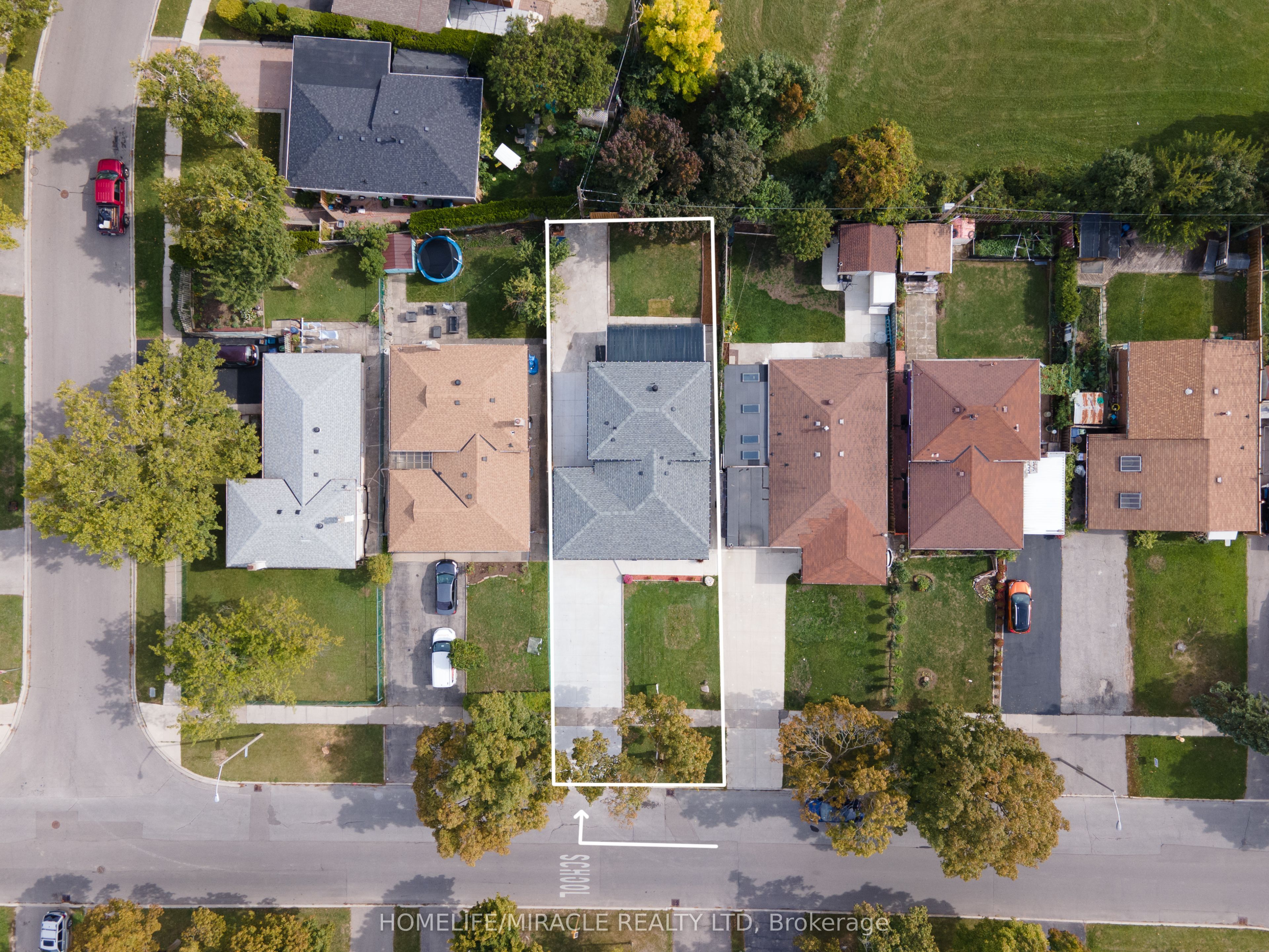 85 Silverstone Drive Property Photo 42