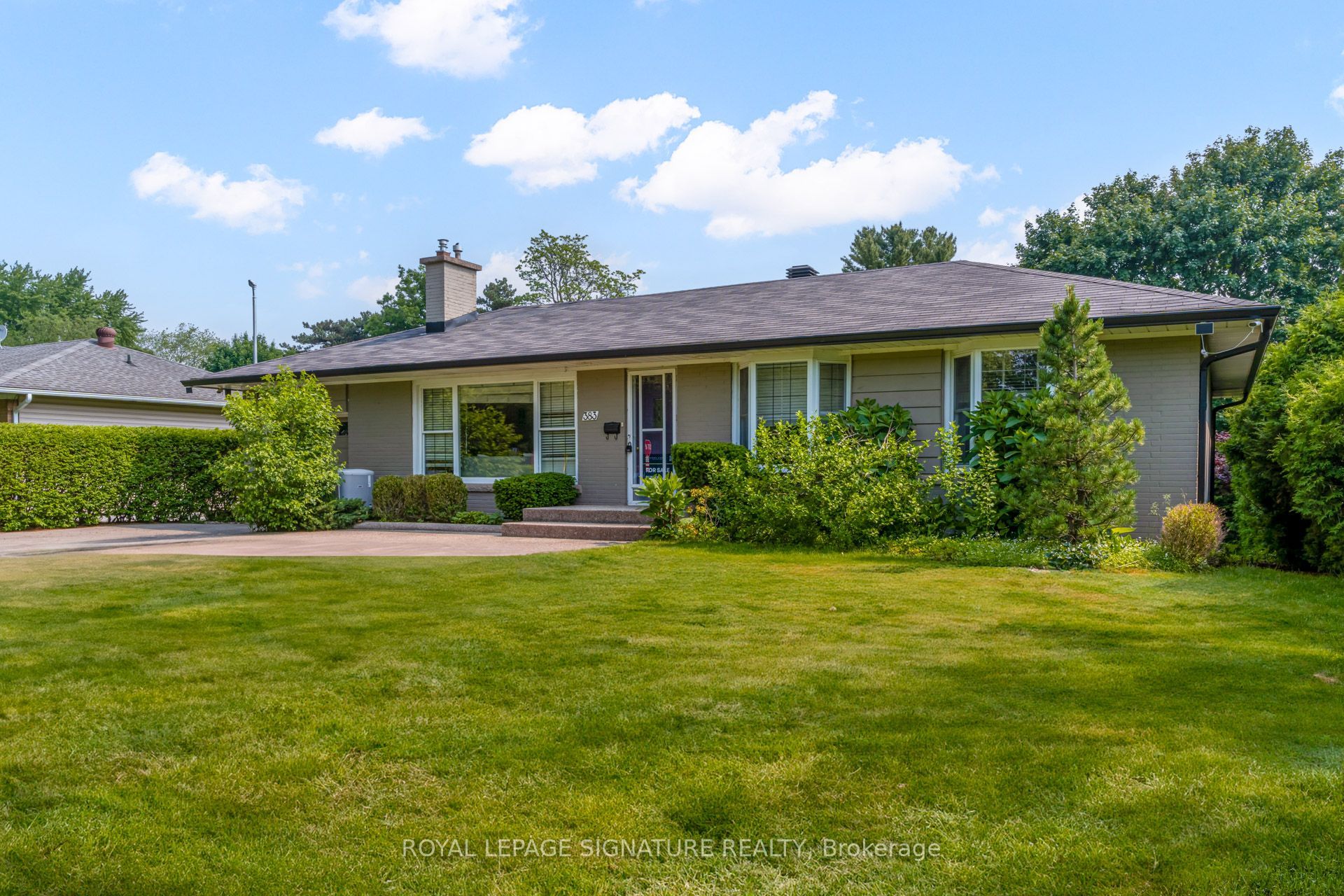 383 Maplehurst Avenue Property Photo 4