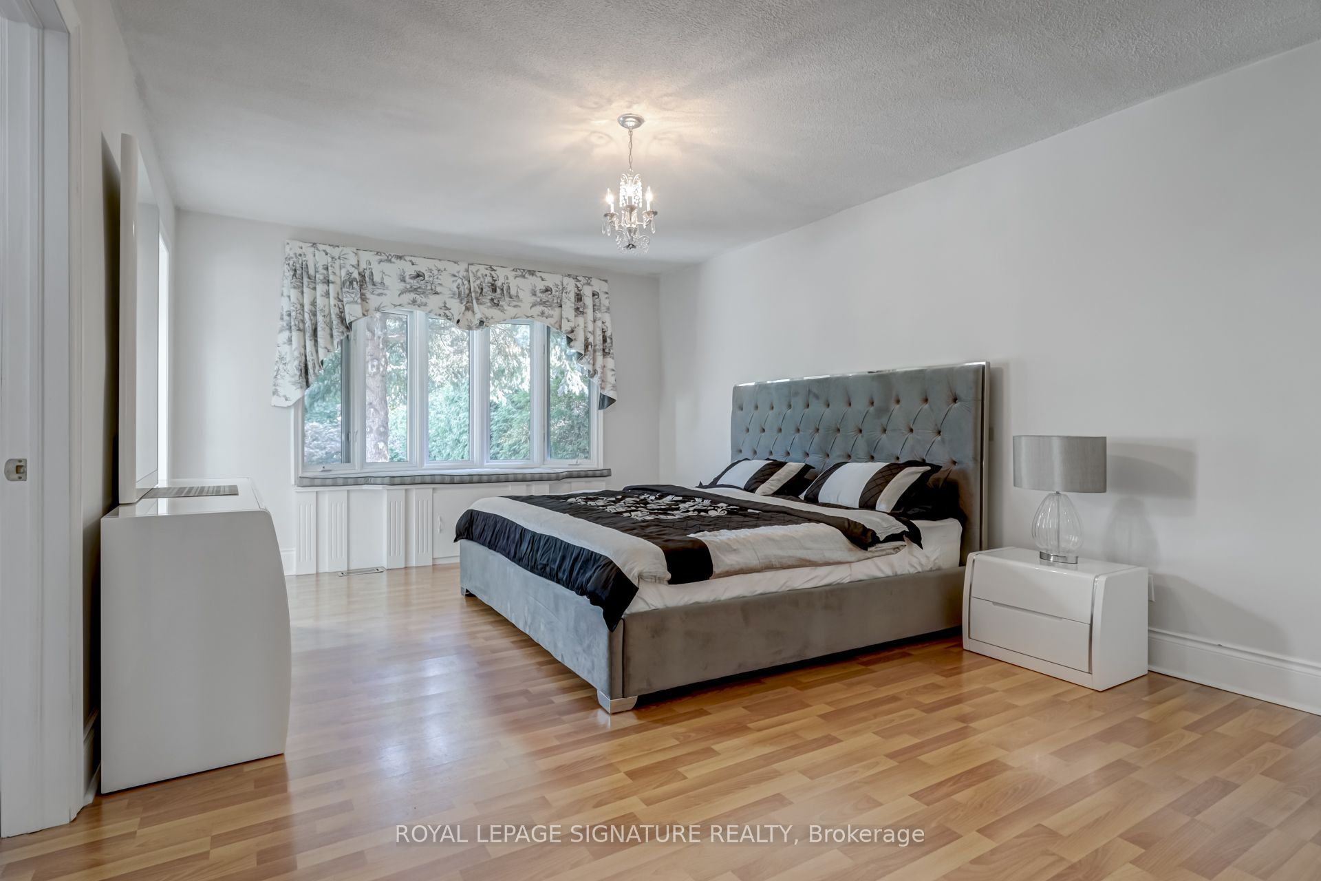 383 Maplehurst Avenue Property Photo 8