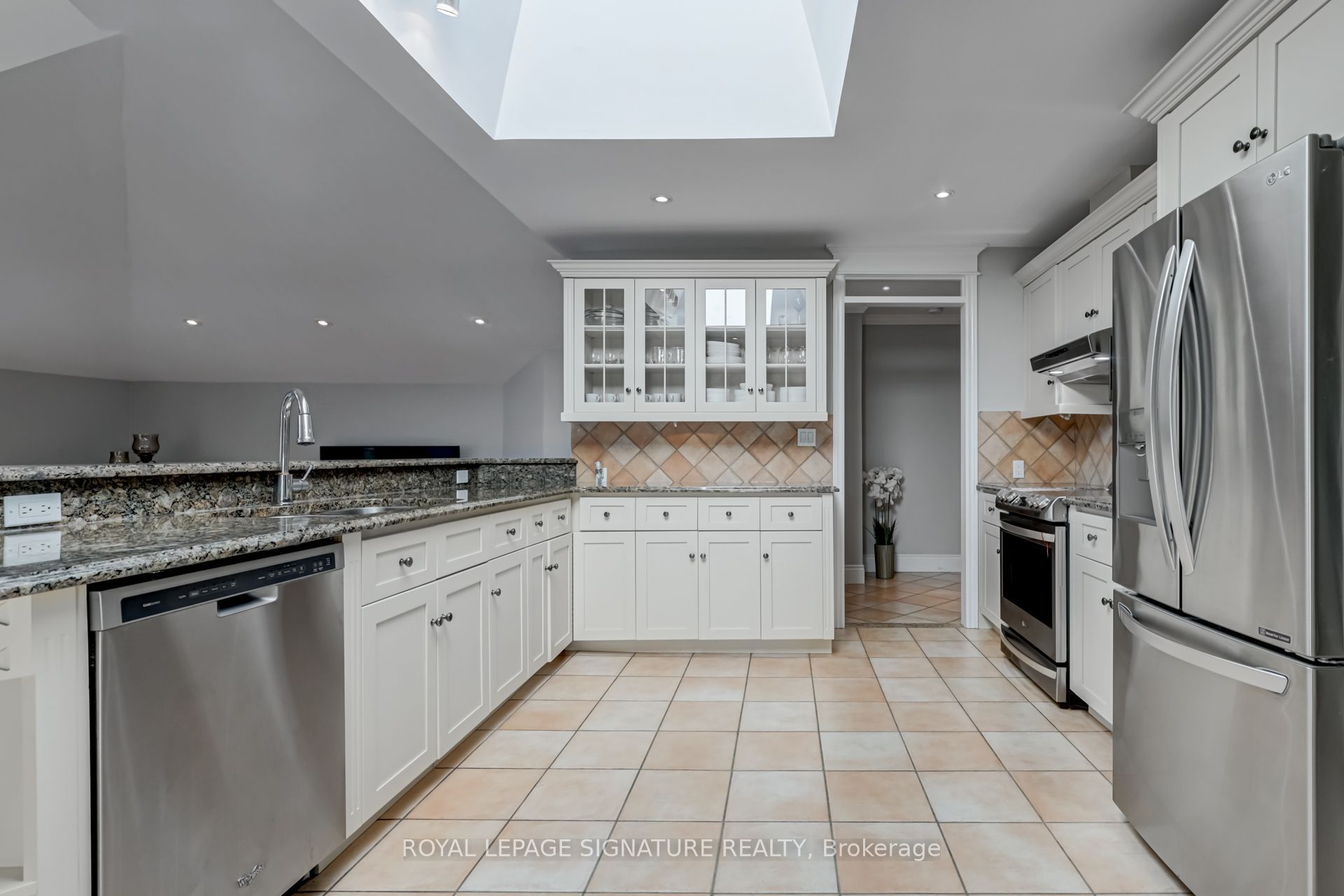 383 Maplehurst Avenue Property Photo 12