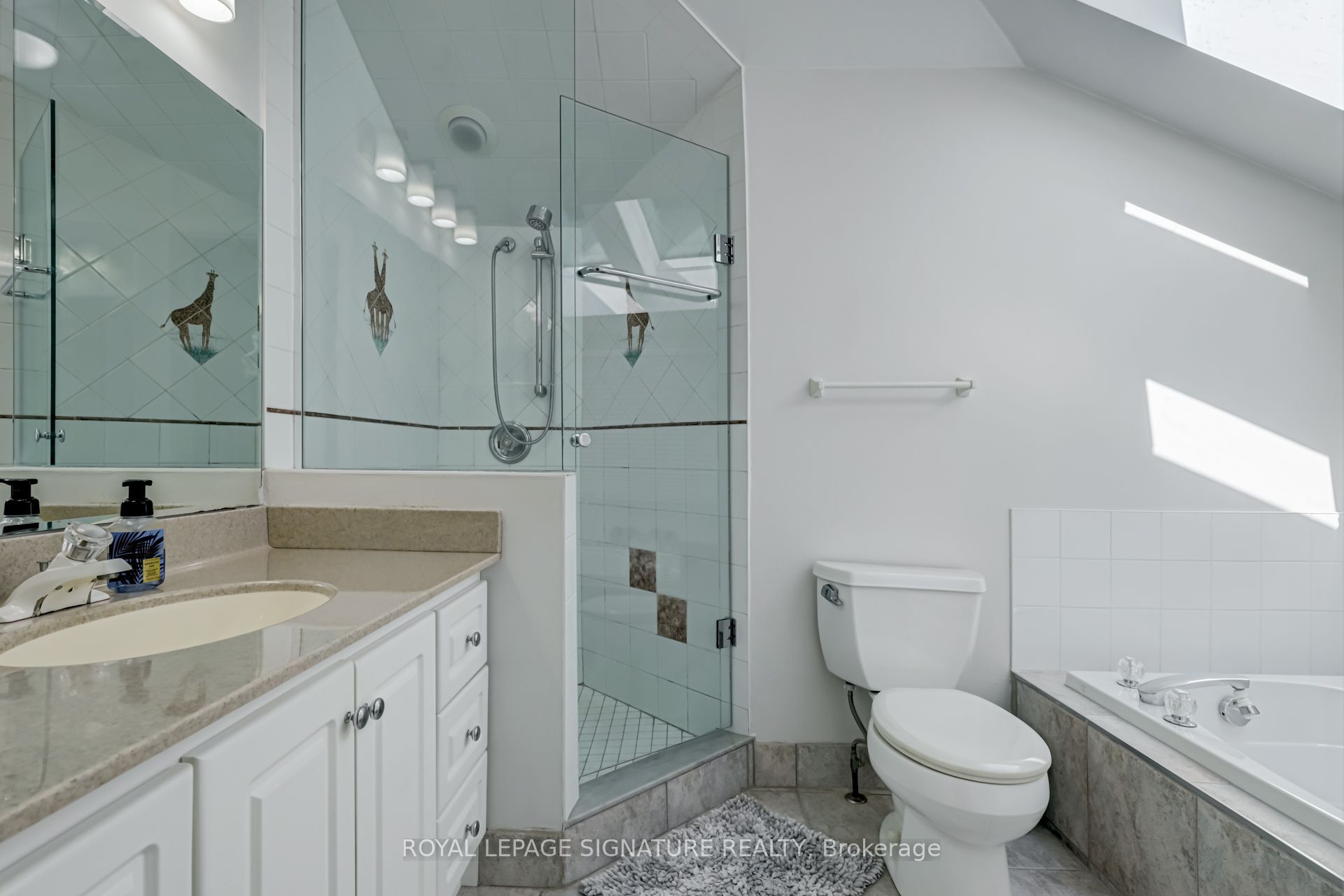383 Maplehurst Avenue Property Photo 14