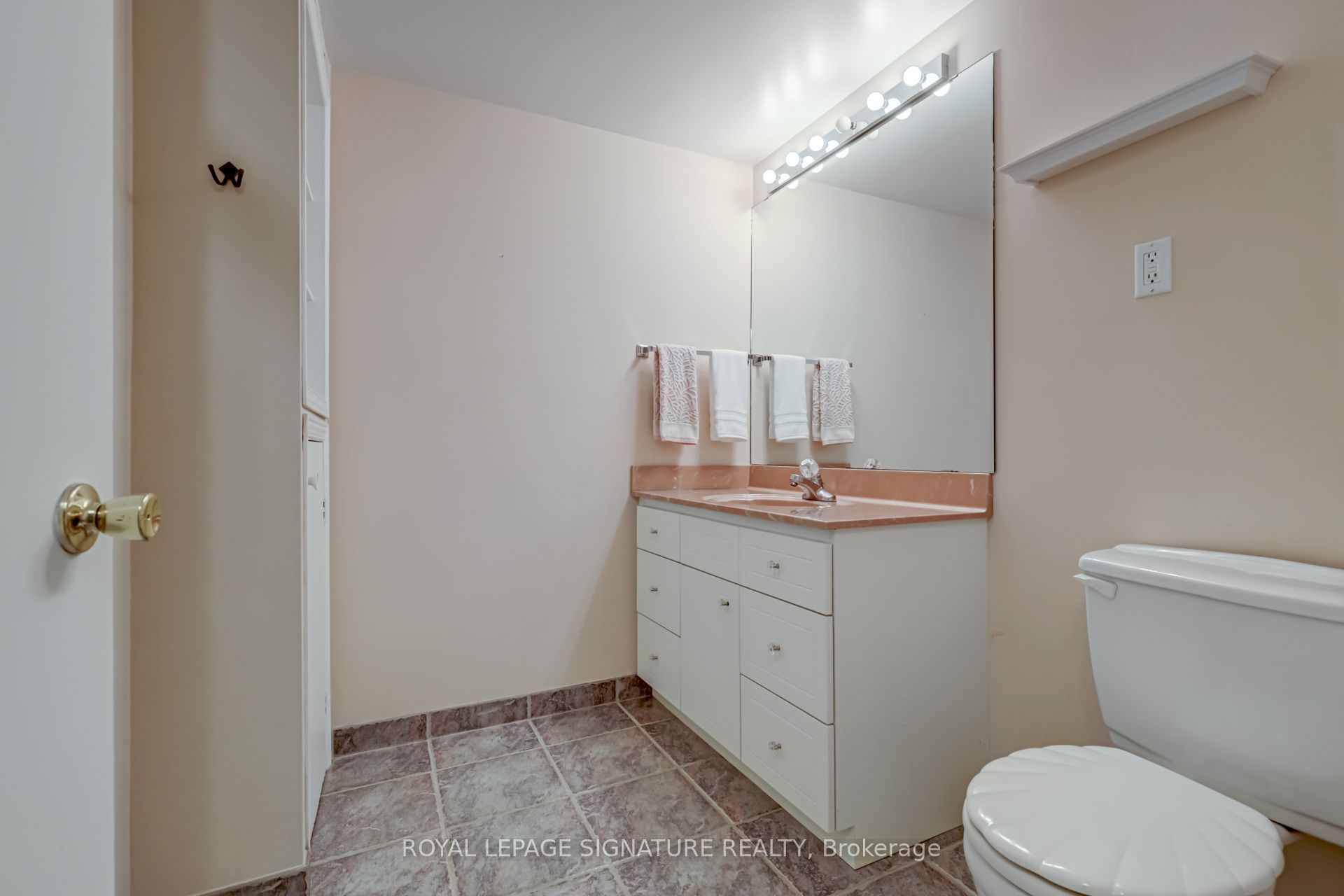 383 Maplehurst Avenue Property Photo 24
