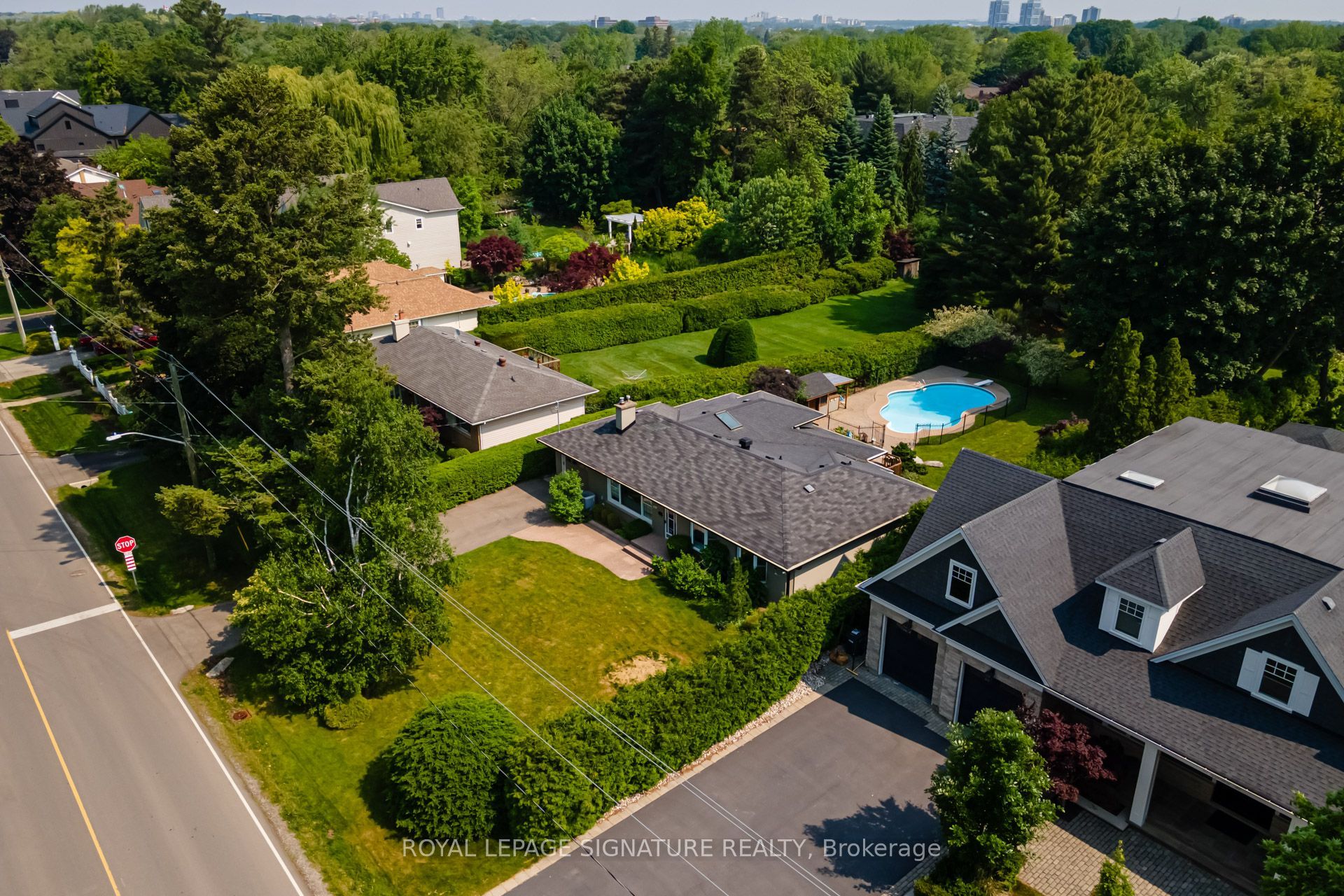 383 Maplehurst Avenue Property Photo 41