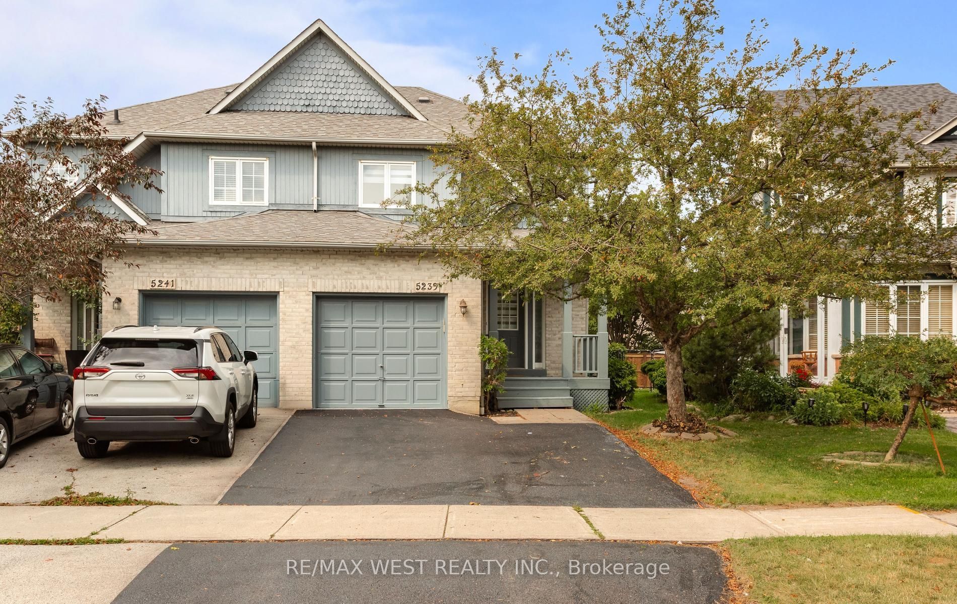 5239 Bushelgrove Circle Property Photo 1