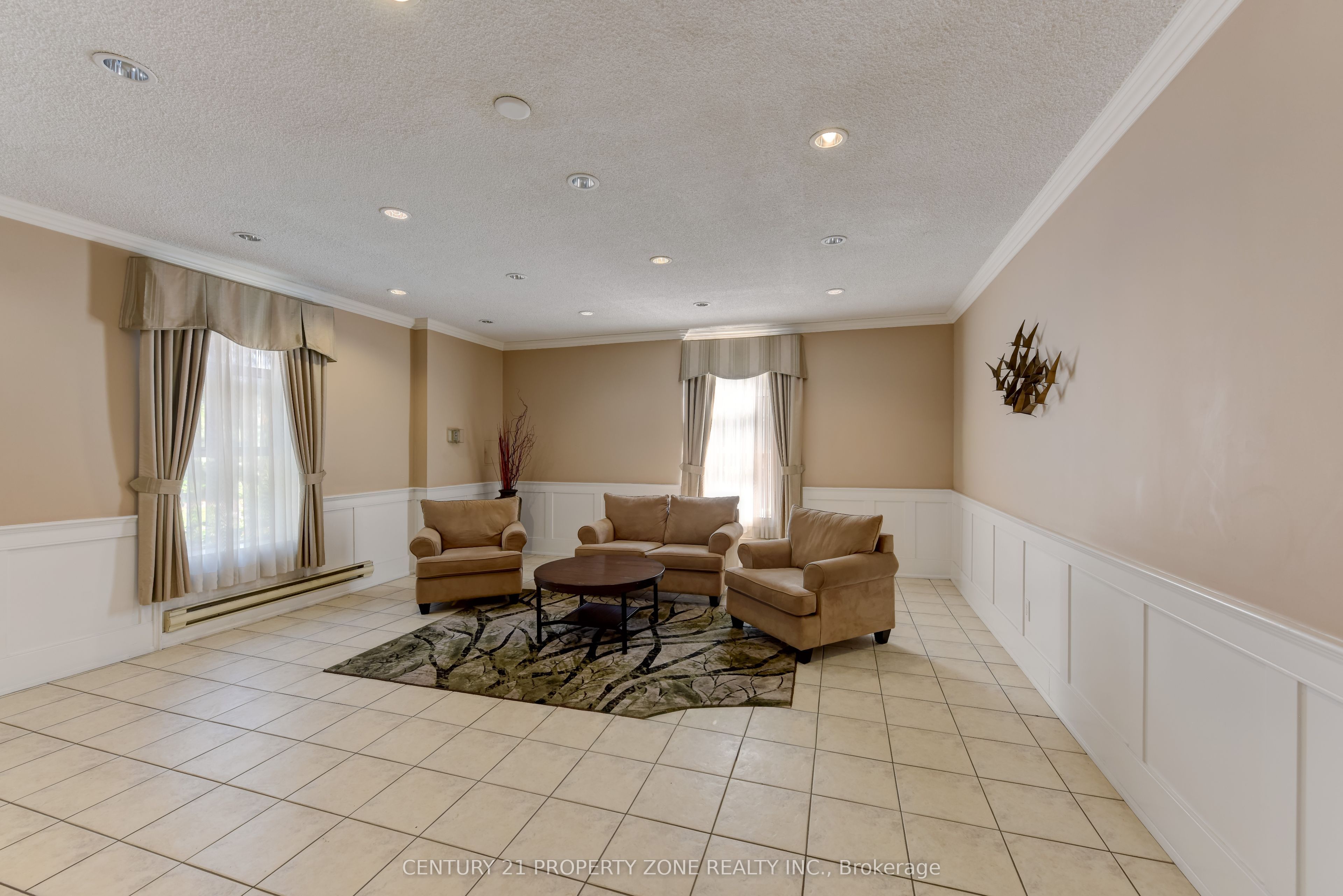 3025 Queen Frederica Drive E 907 Property Photo 4