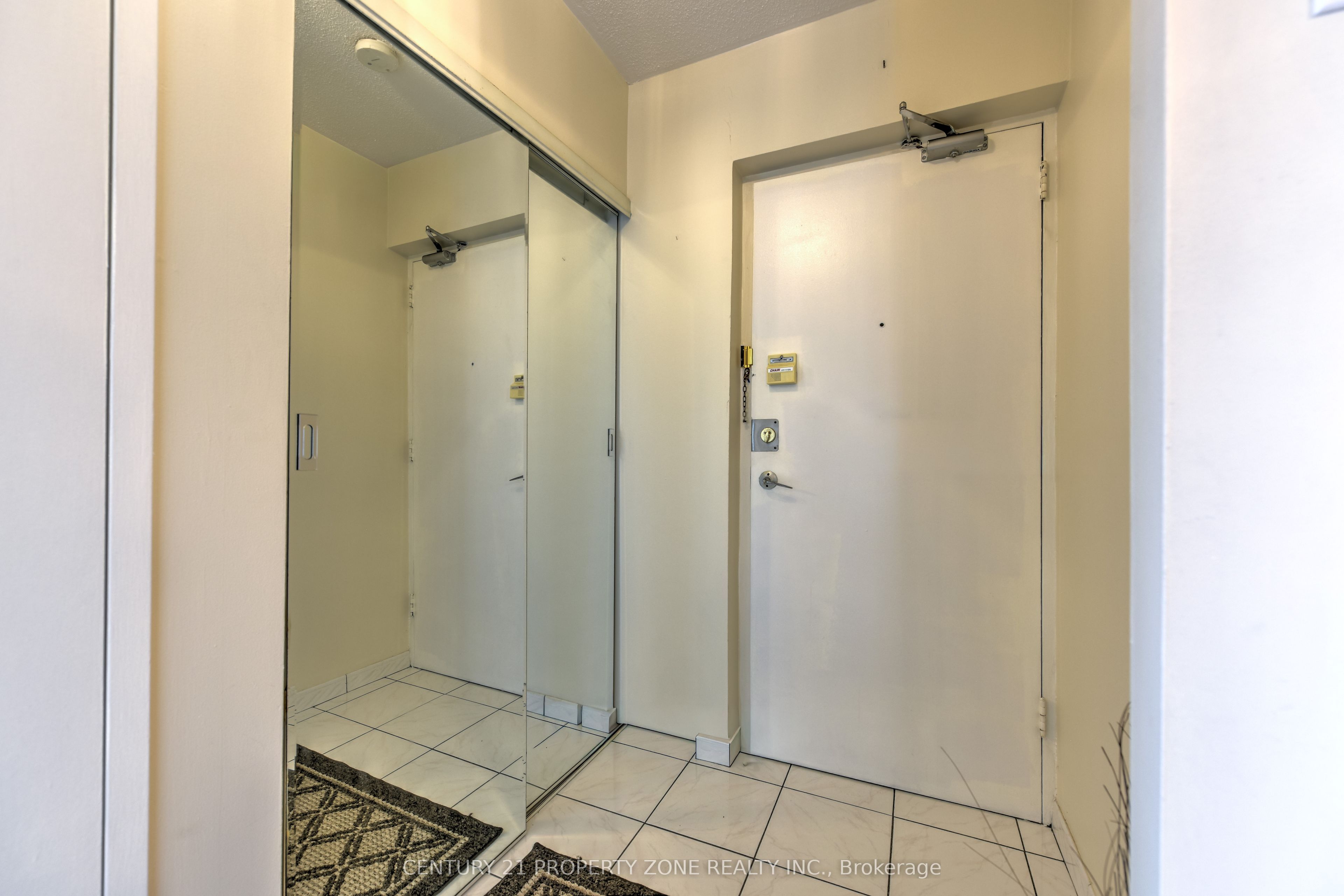 3025 Queen Frederica Drive E 907 Property Photo 5