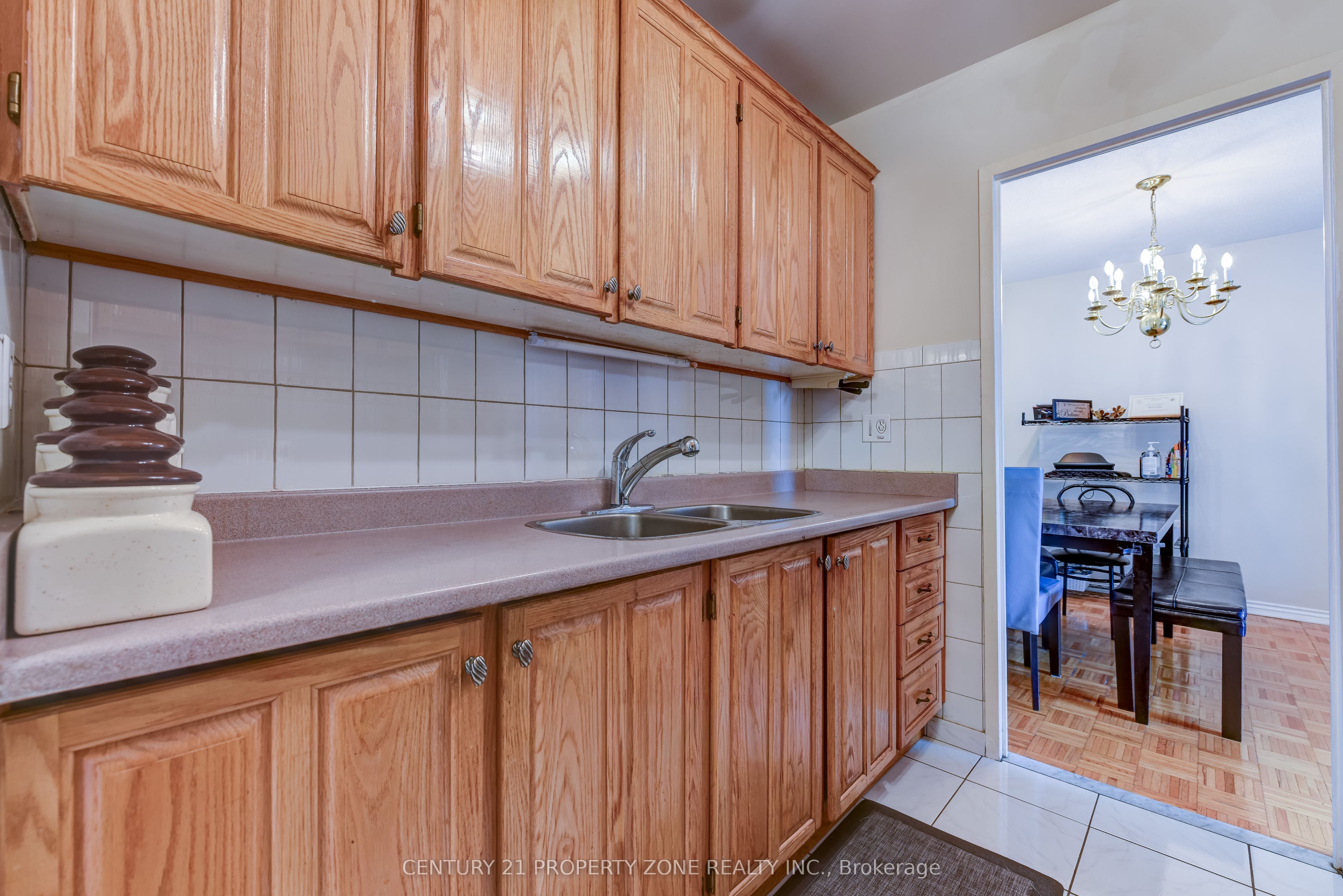 3025 Queen Frederica Drive E 907 Property Photo 6