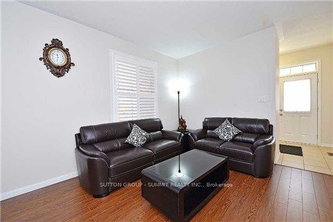 489 Tyrone Crescent Property Photo 4
