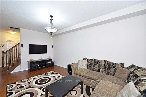 489 Tyrone Crescent Property Photo 11