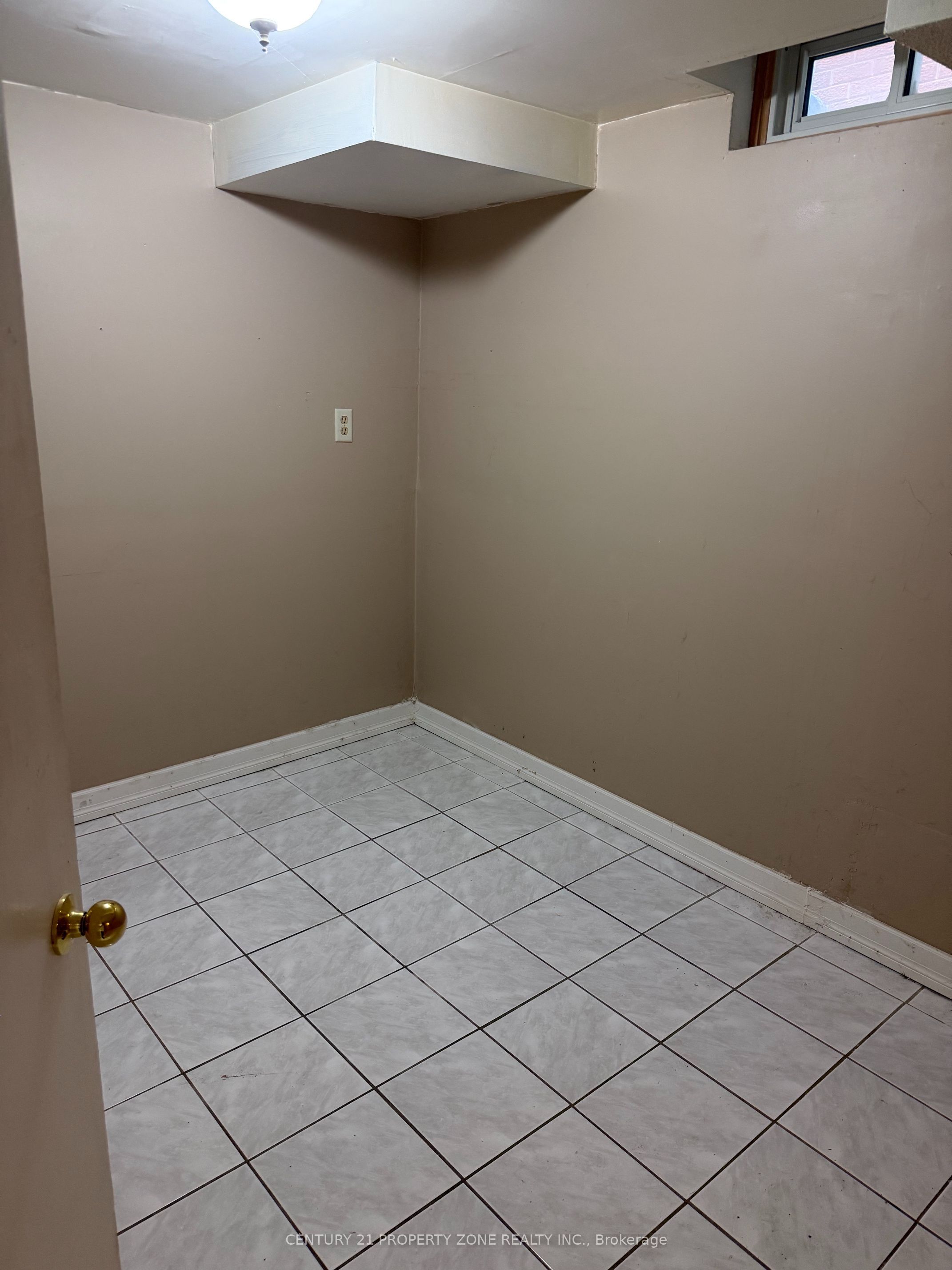 10 Martindale Crescent Basement Property Photo 8