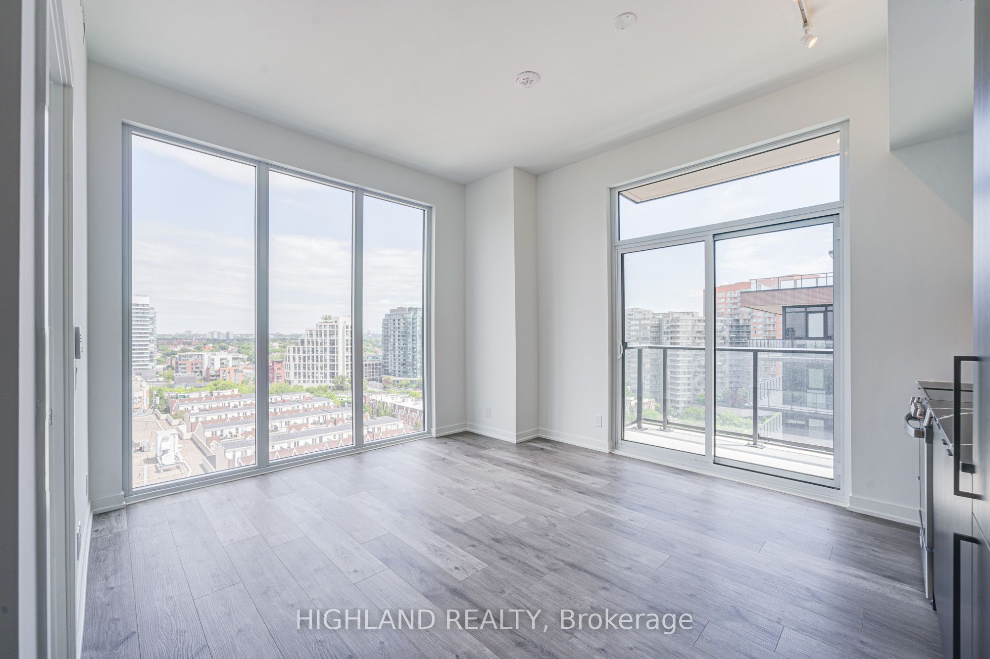 285 Dufferin Street 1126 Property Photo 4
