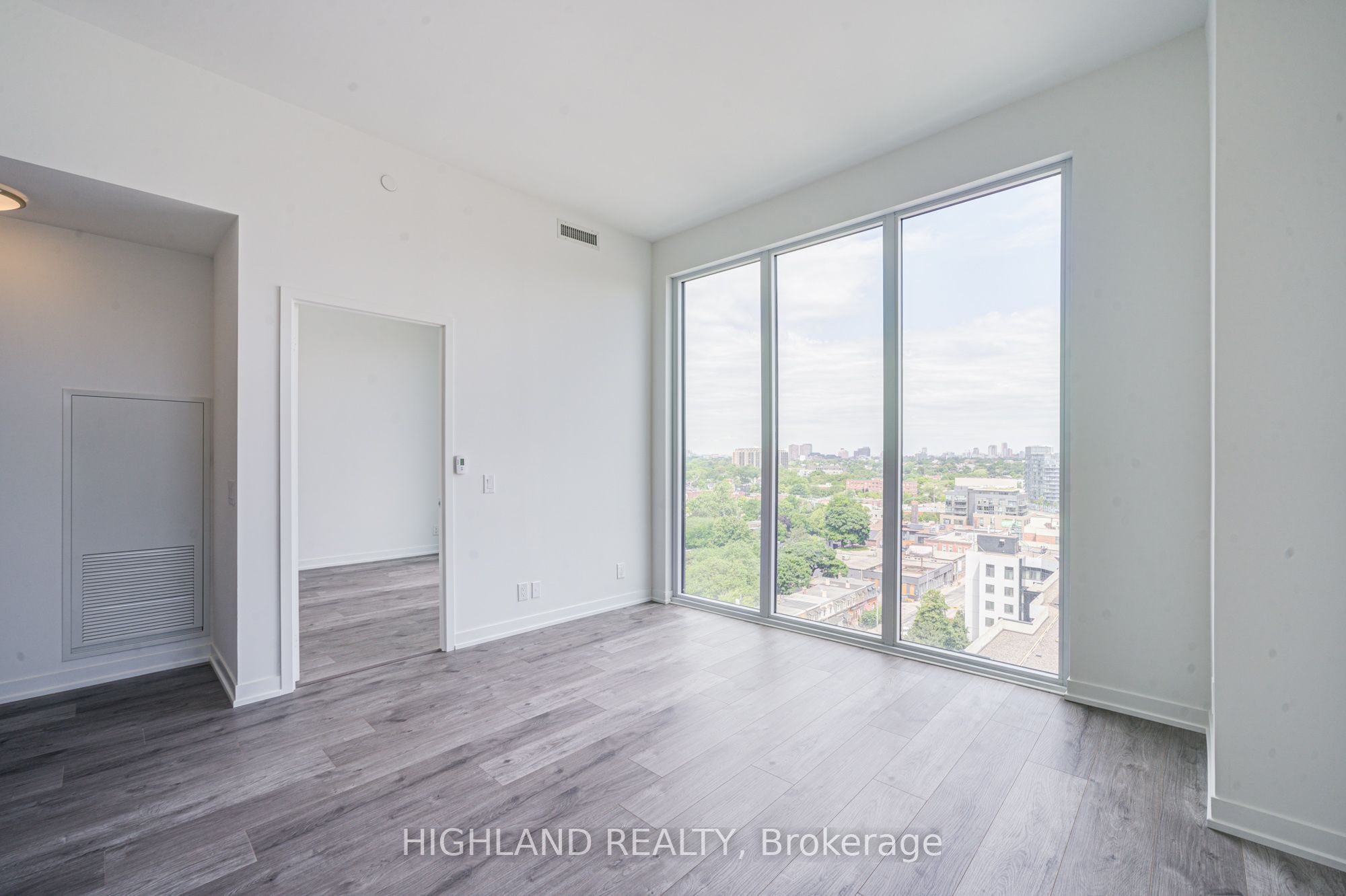 285 Dufferin Street 1126 Property Photo 8