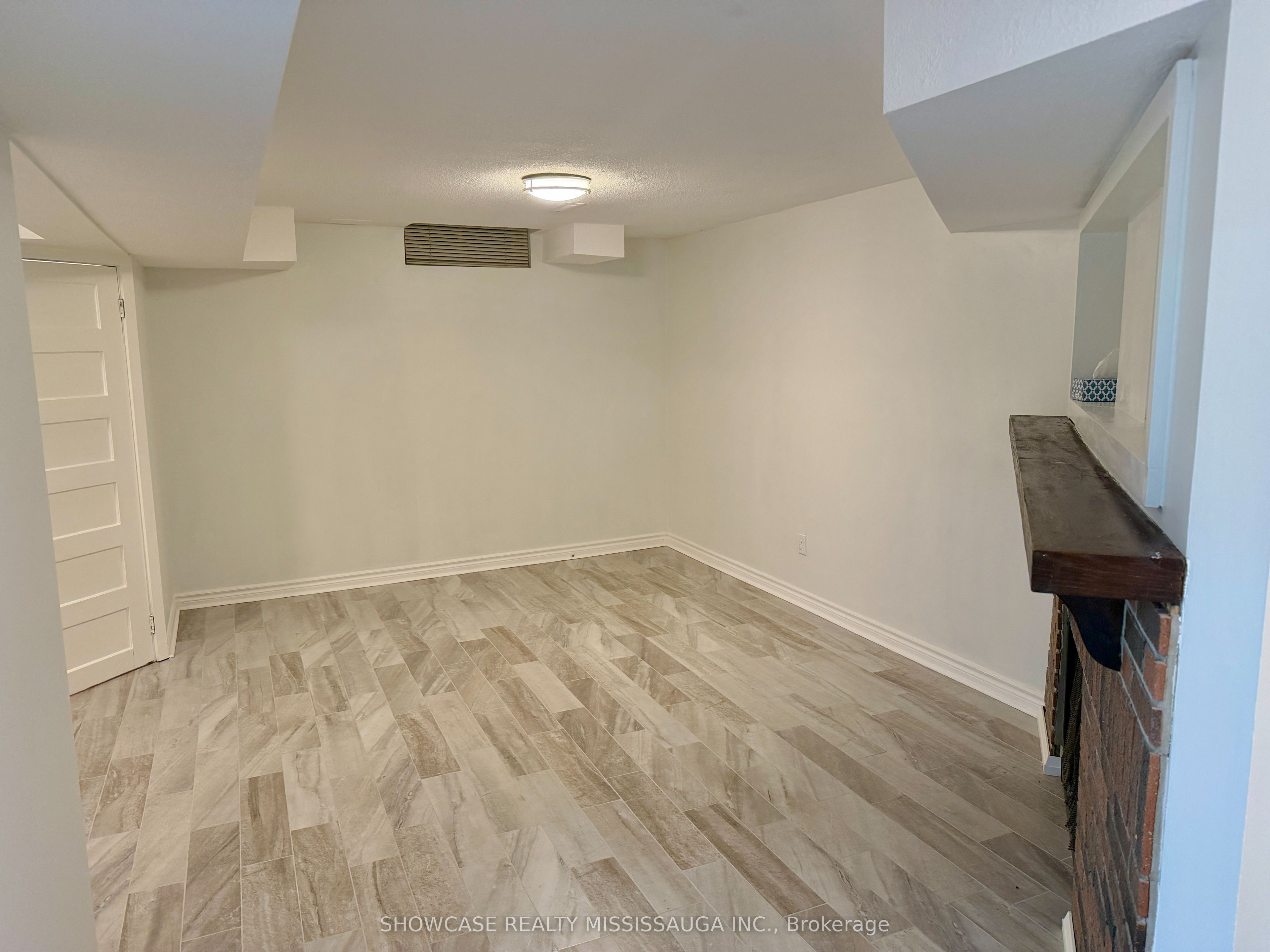 883 Sweetwater Crescent Property Photo 14