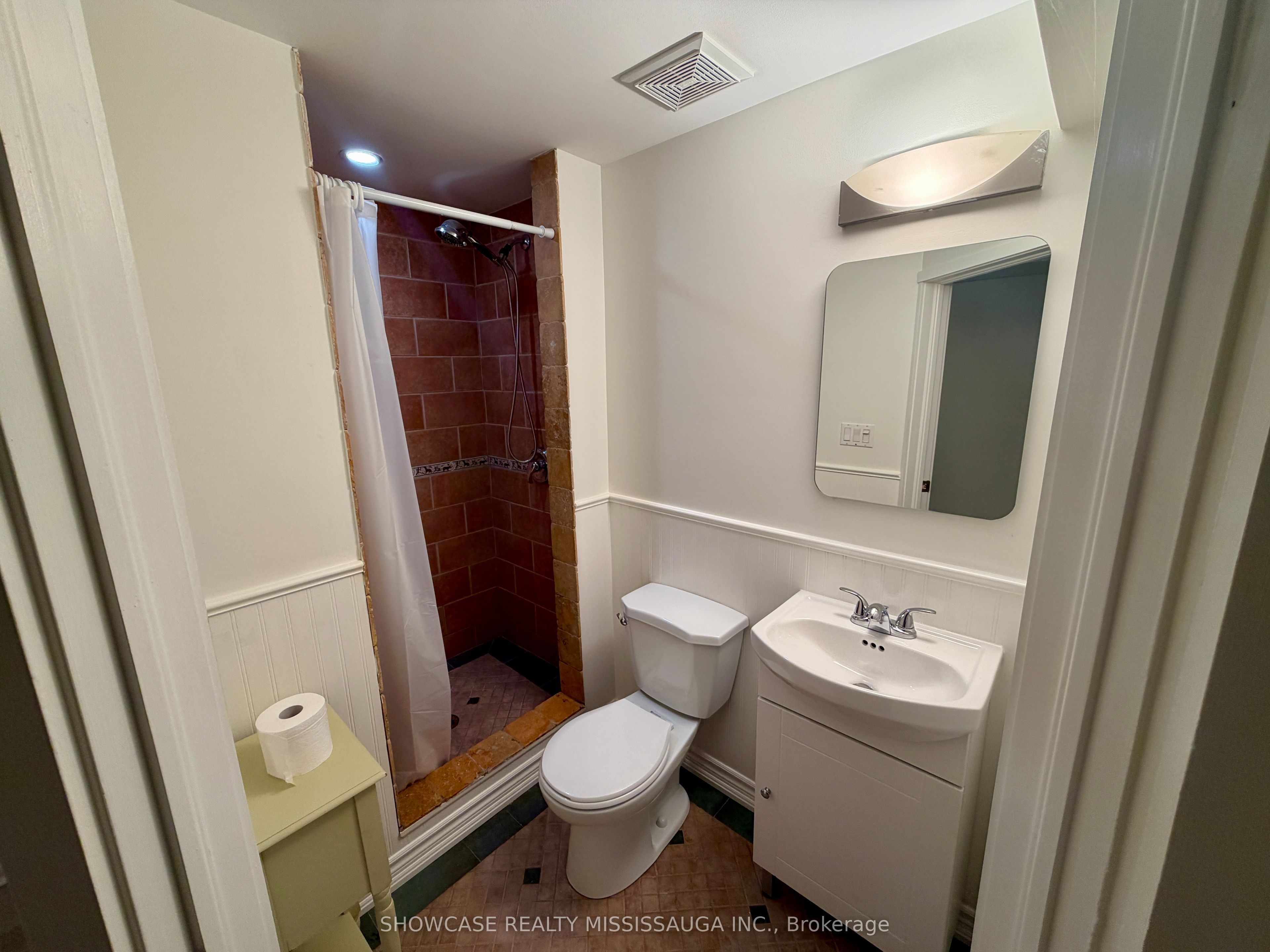 883 Sweetwater Crescent Property Photo 16