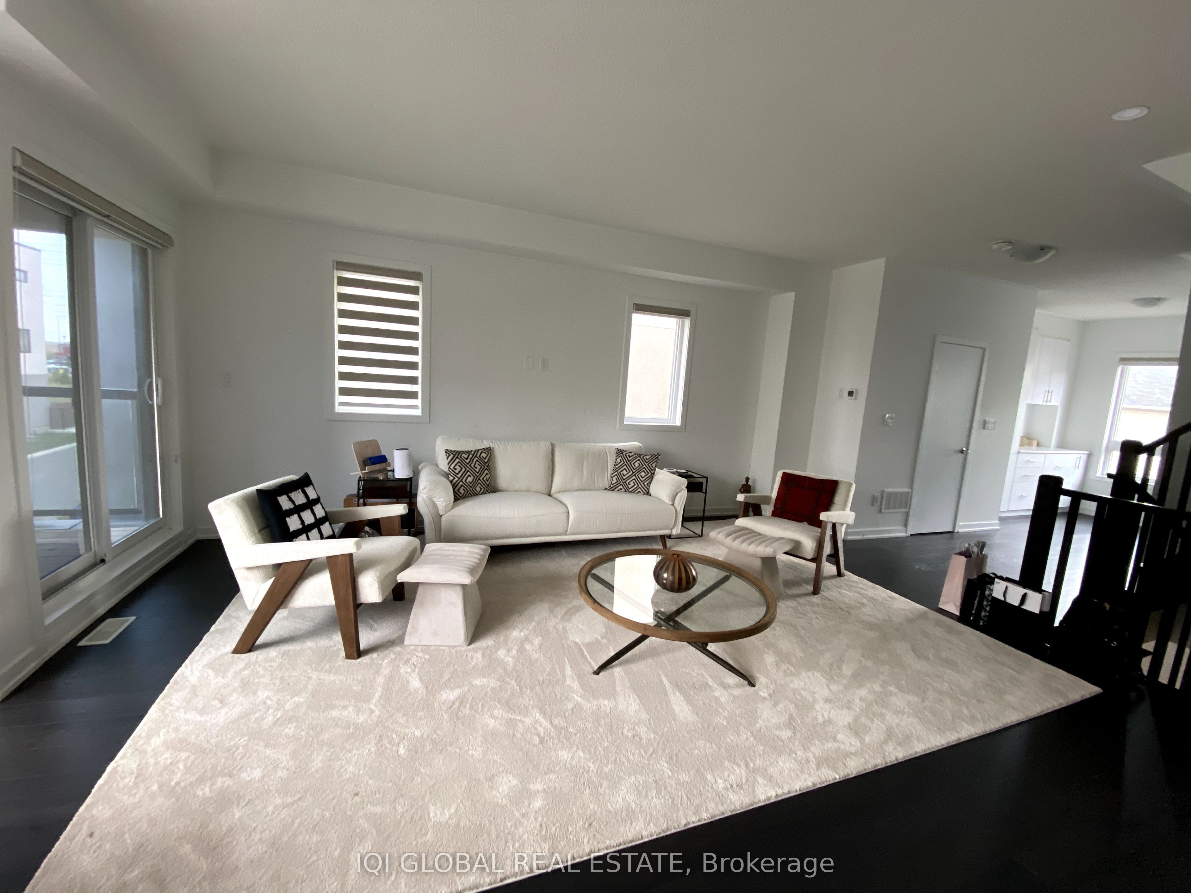 3087 Cherry Blossom Cmn Crescent Property Photo 4