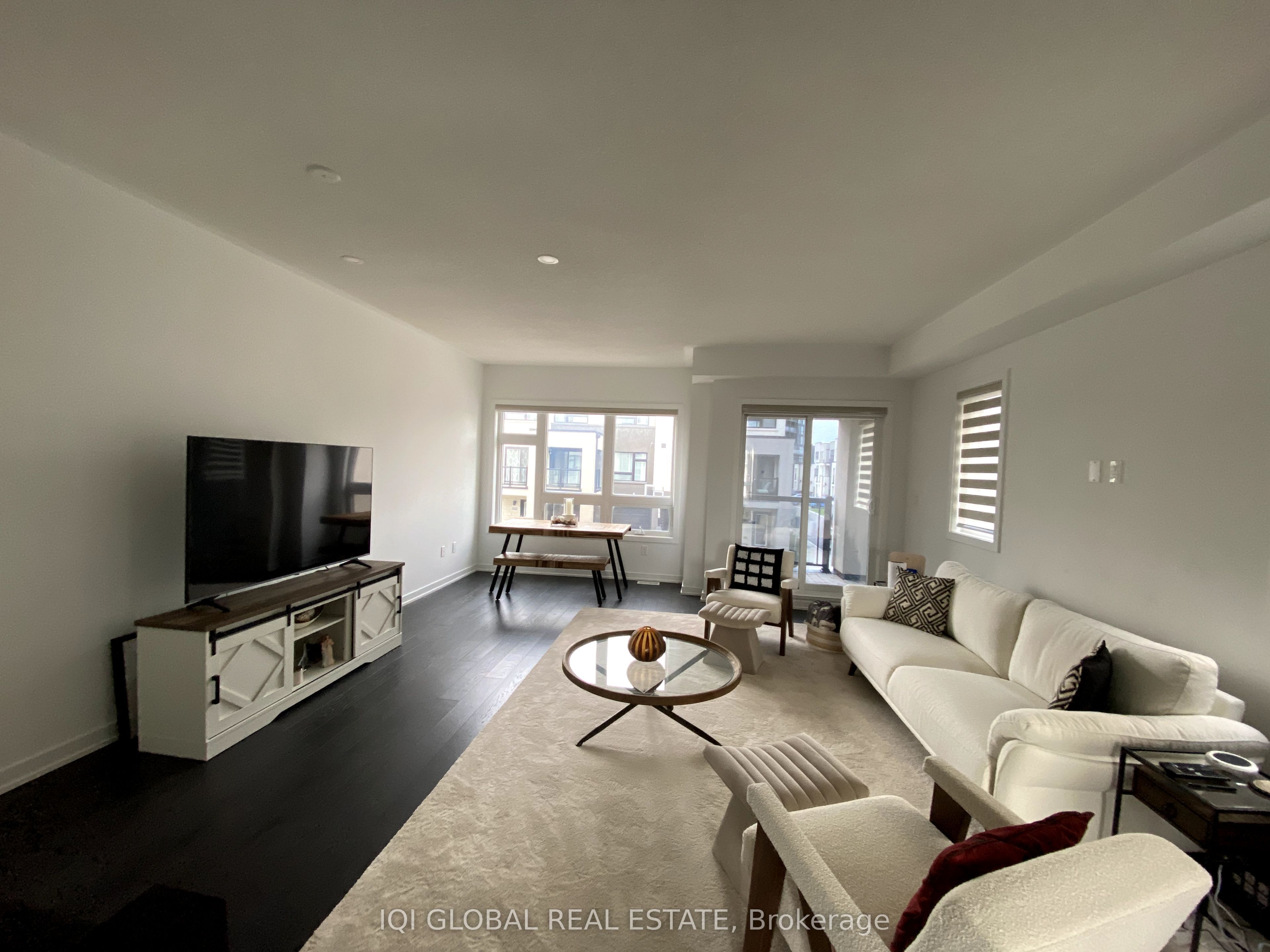 3087 Cherry Blossom Cmn Crescent Property Photo 5
