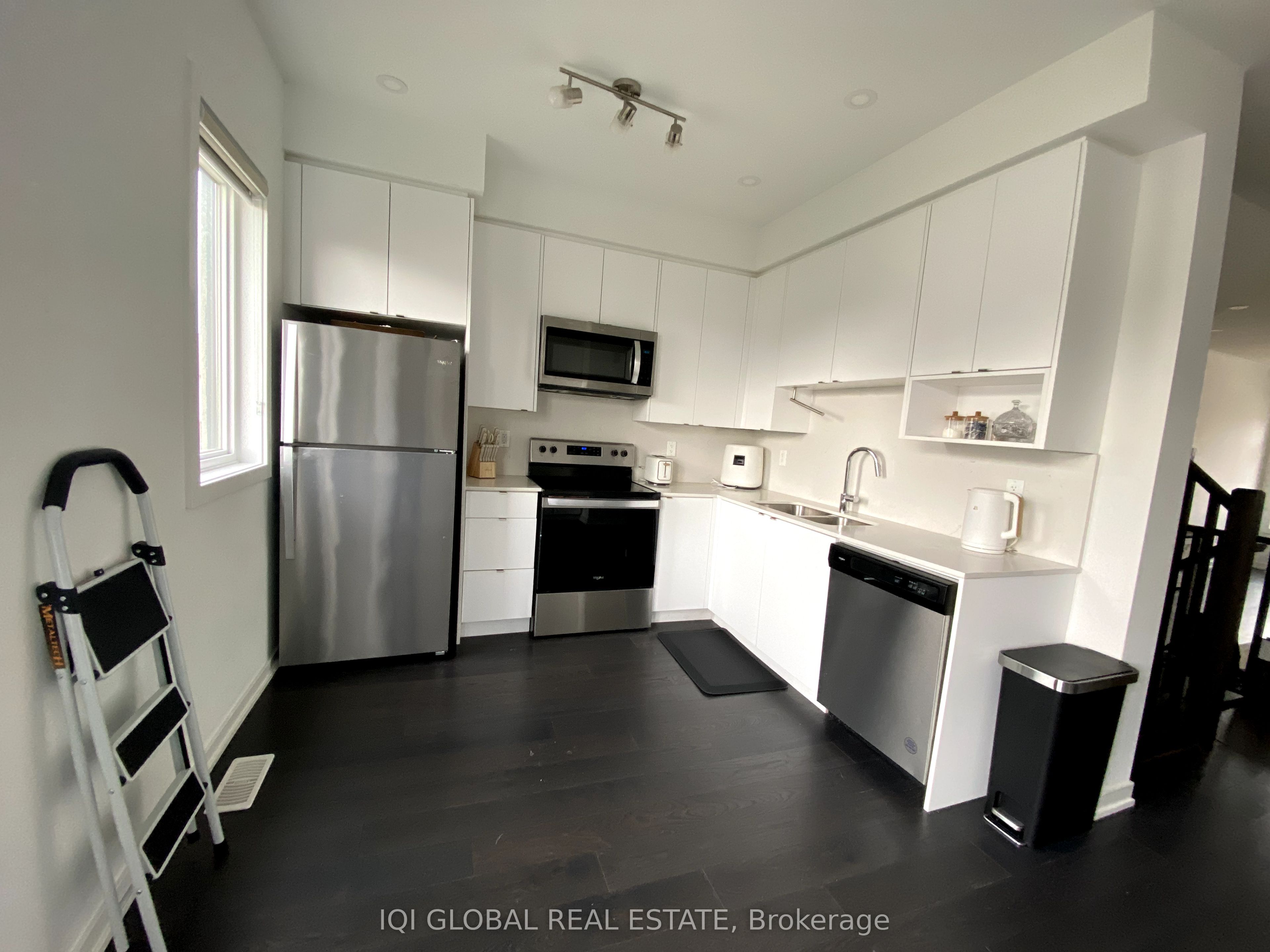 3087 Cherry Blossom Cmn Crescent Property Photo 9