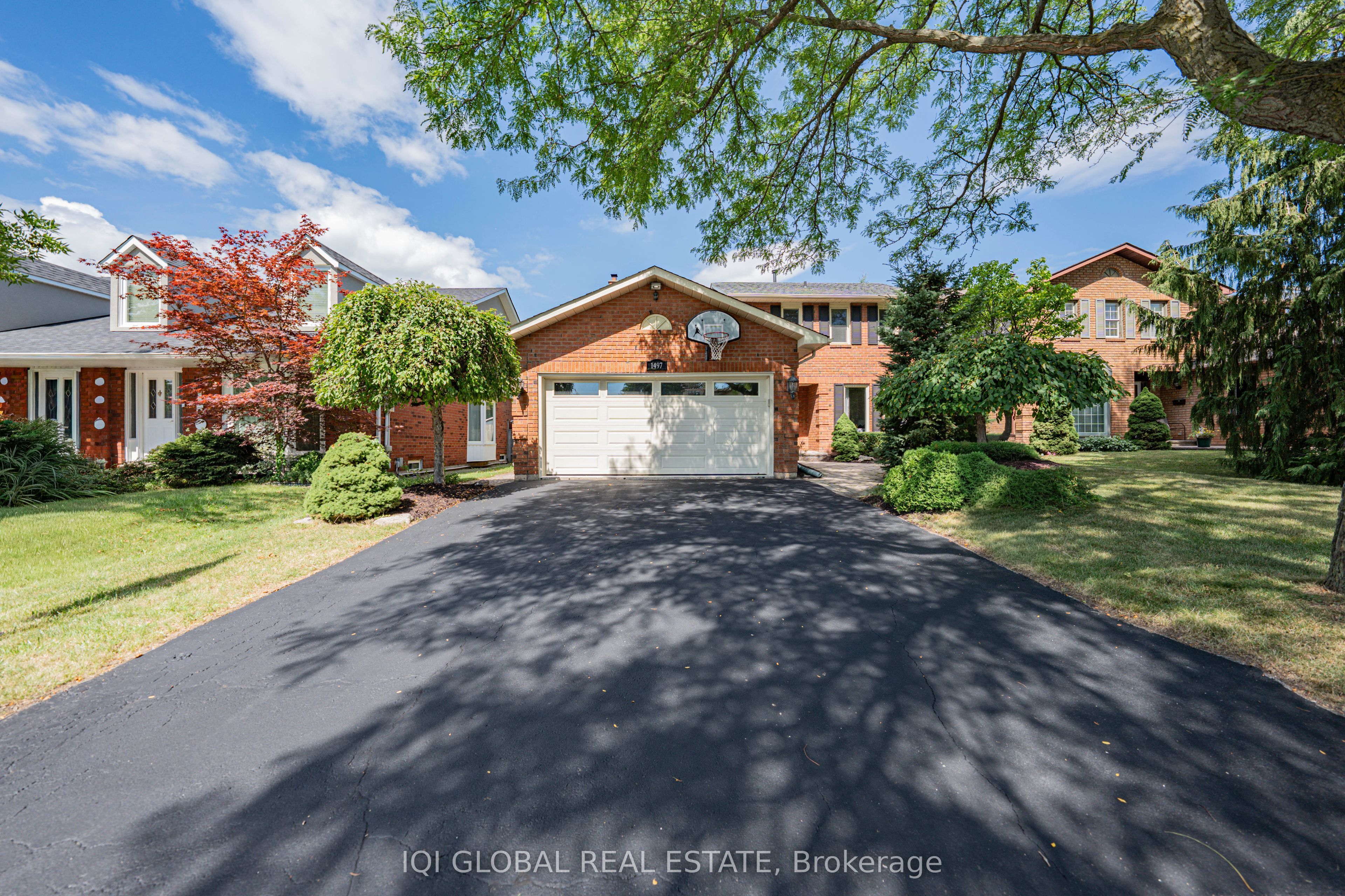 1497 Greenbriar Drive Property Photo 2
