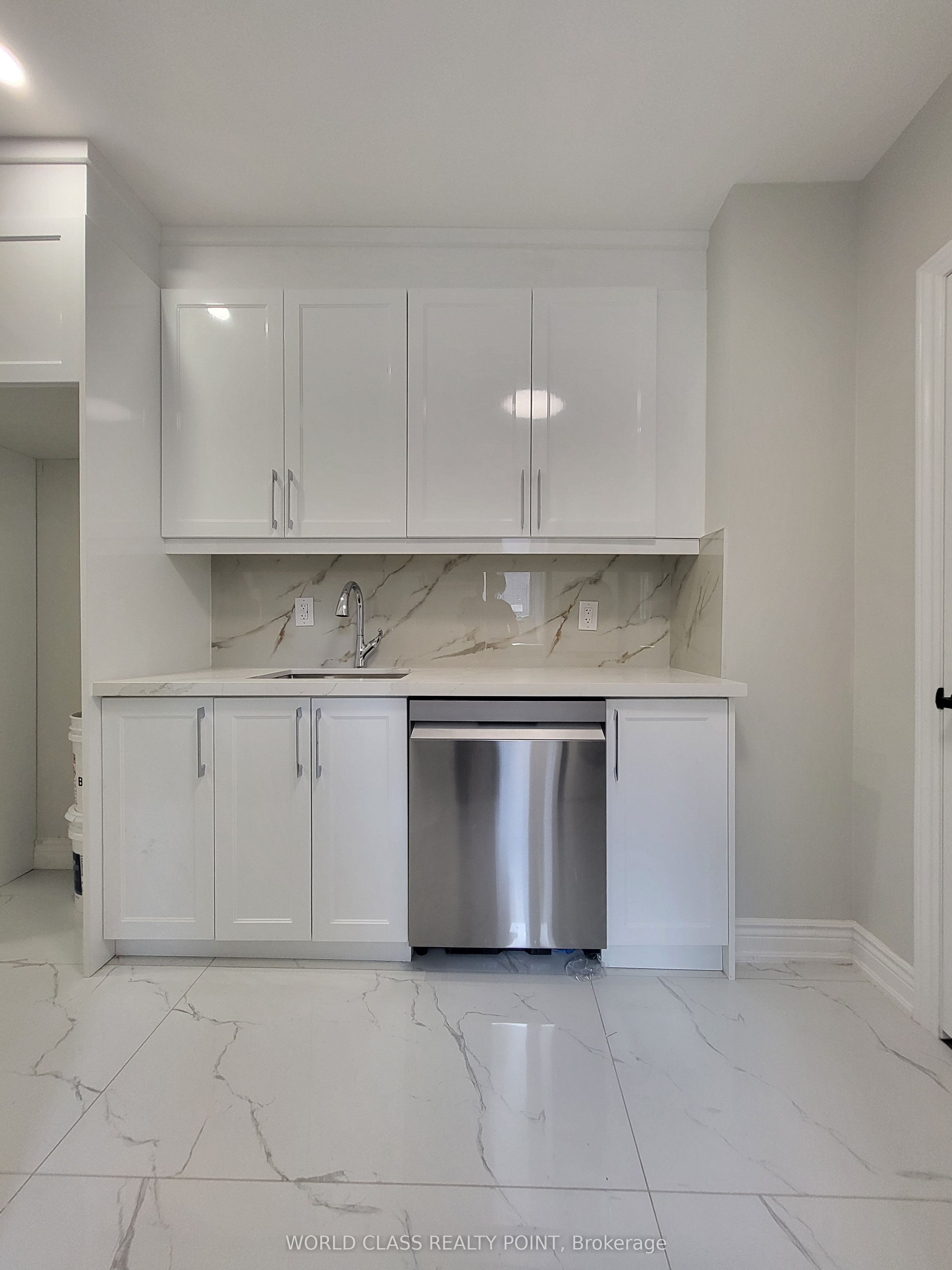49 Vine Avenue 2 Property Photo 5