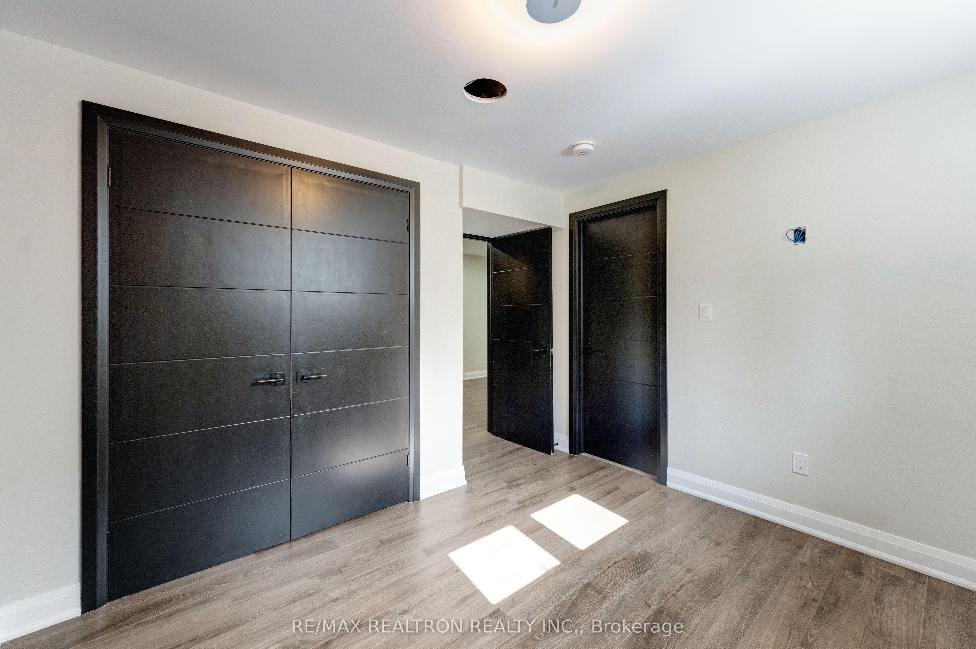 32 Bradfield Avenue W Property Photo 3