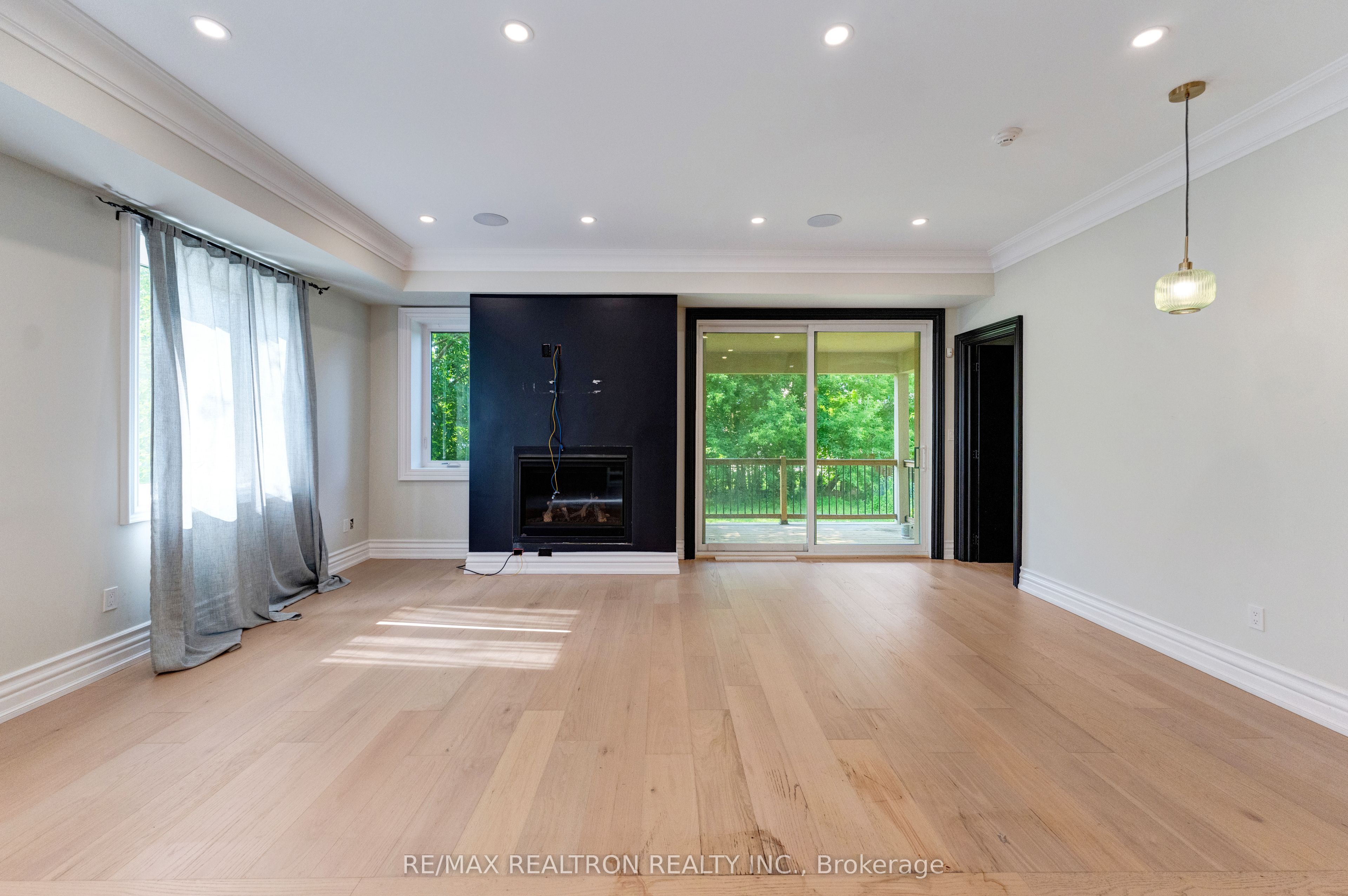 32 Bradfield Avenue W Property Photo 7