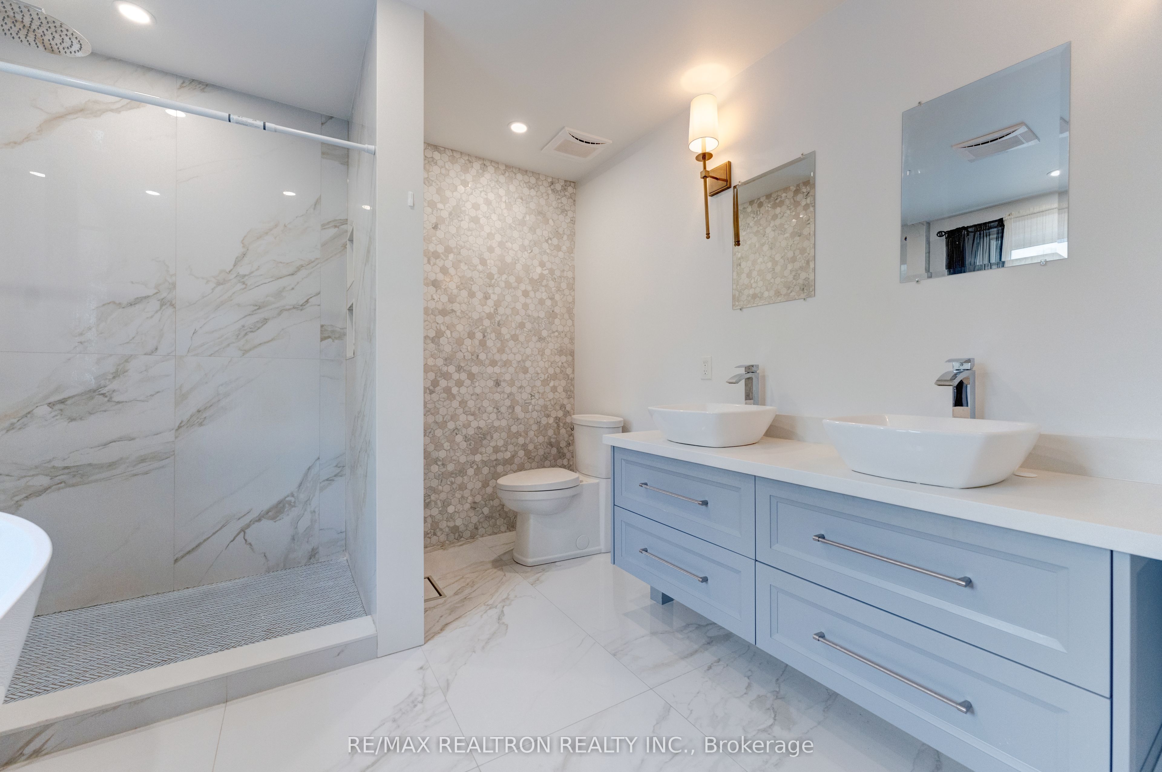 32 Bradfield Avenue W Property Photo 8