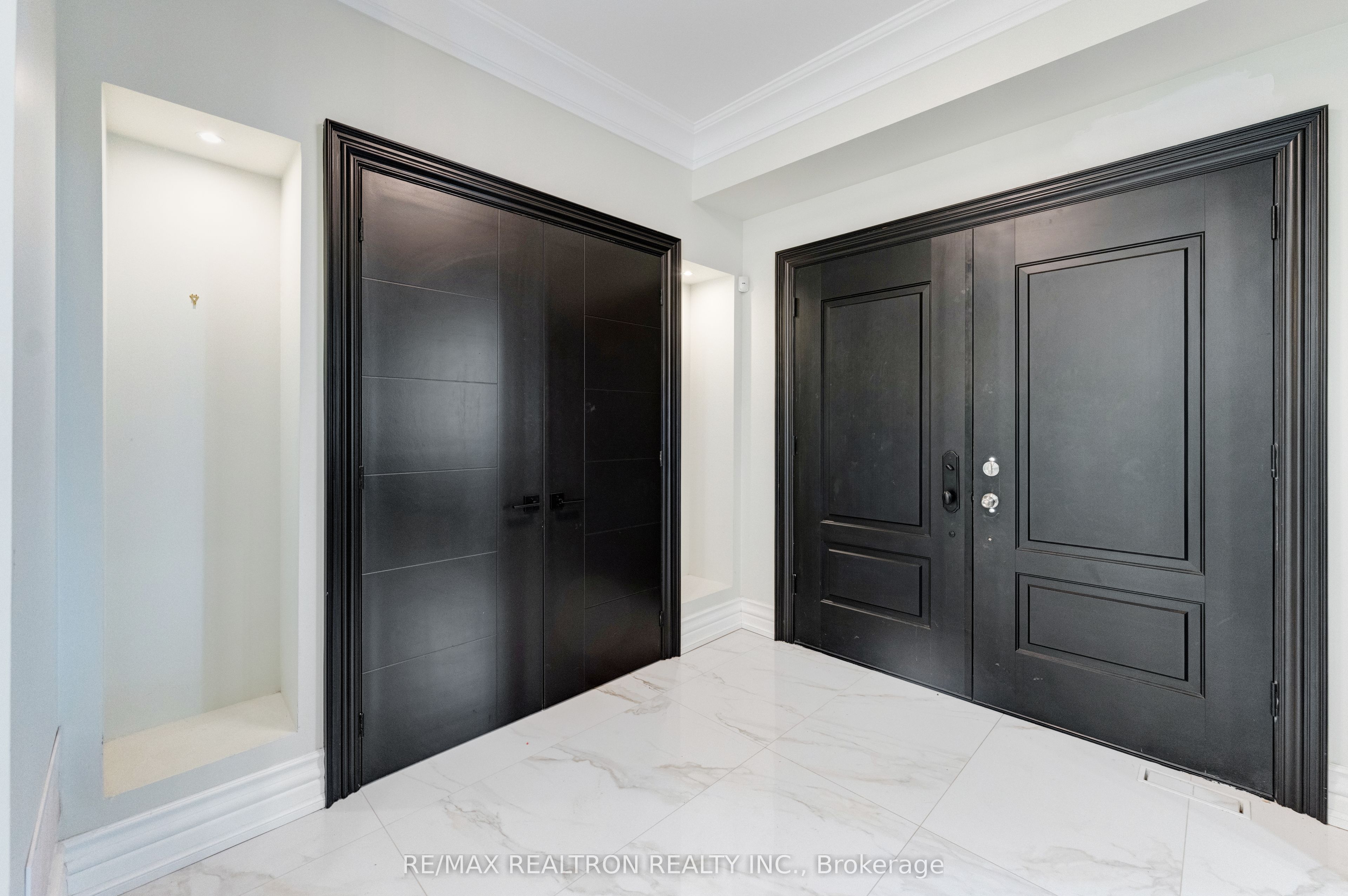 32 Bradfield Avenue W Property Photo 13