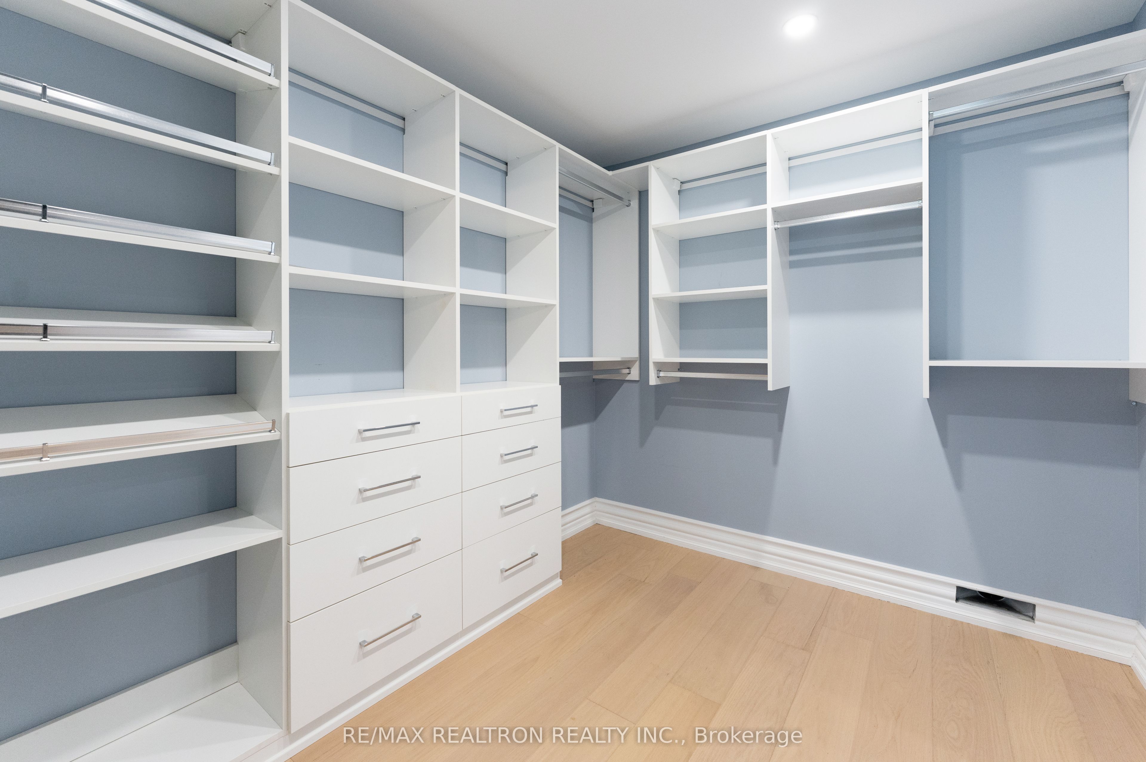 32 Bradfield Avenue W Property Photo 16