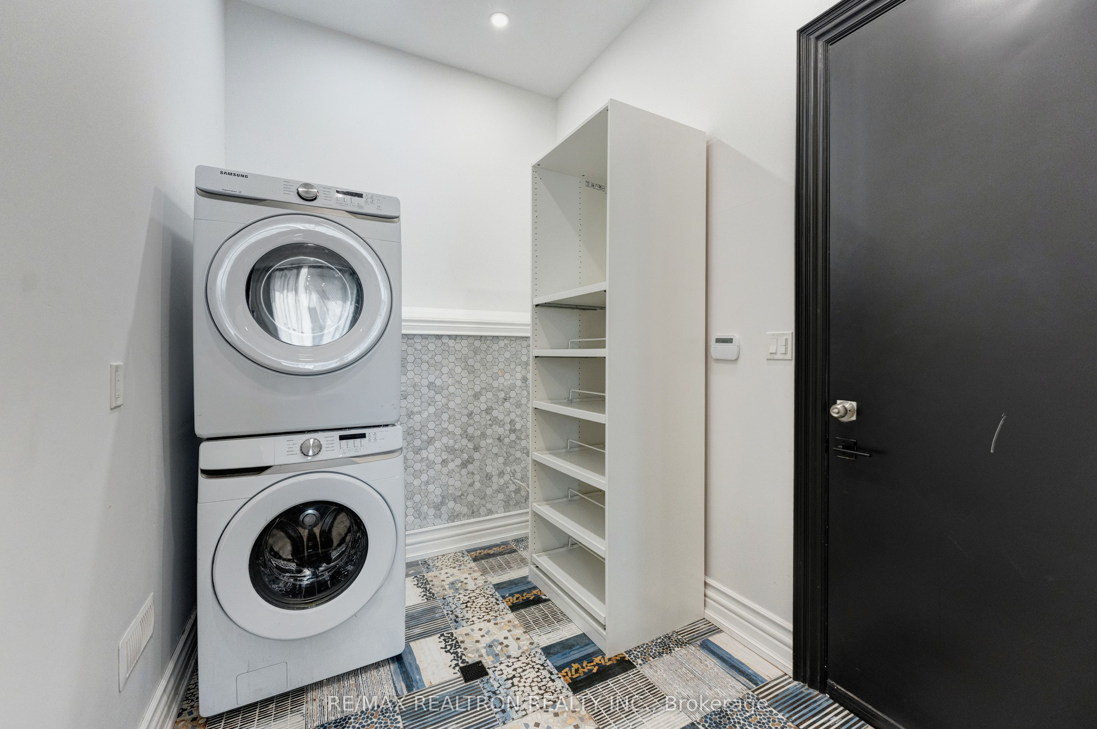 32 Bradfield Avenue W Property Photo 35