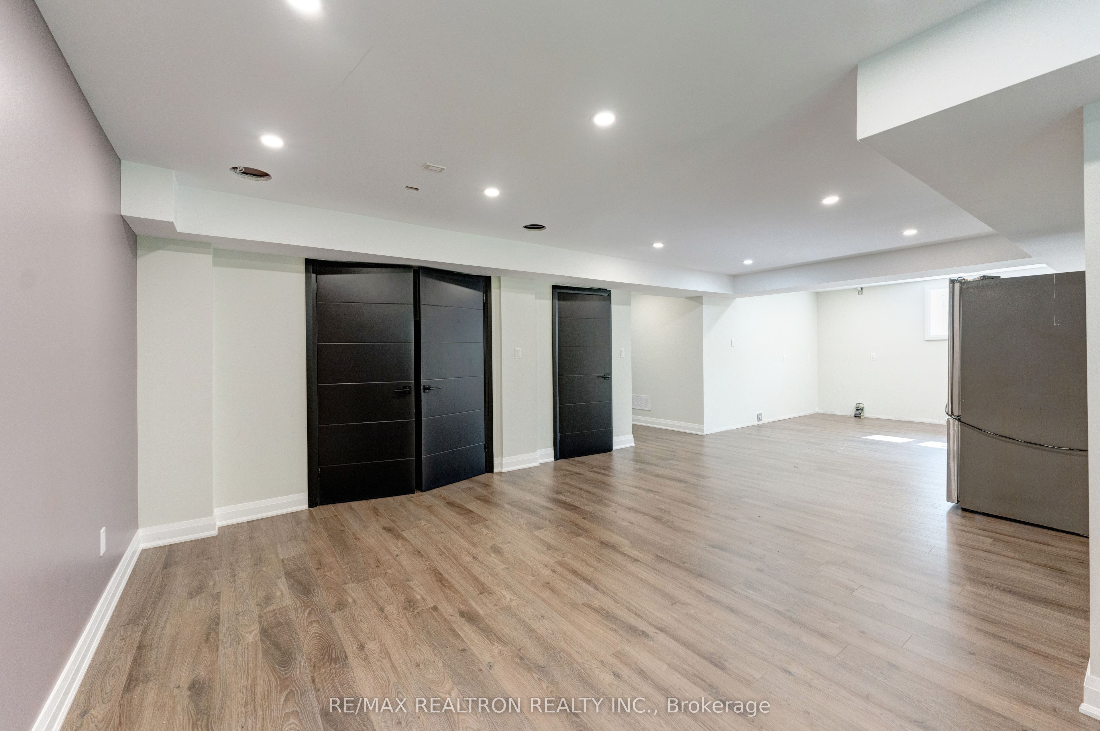 32 Bradfield Avenue W Property Photo 37