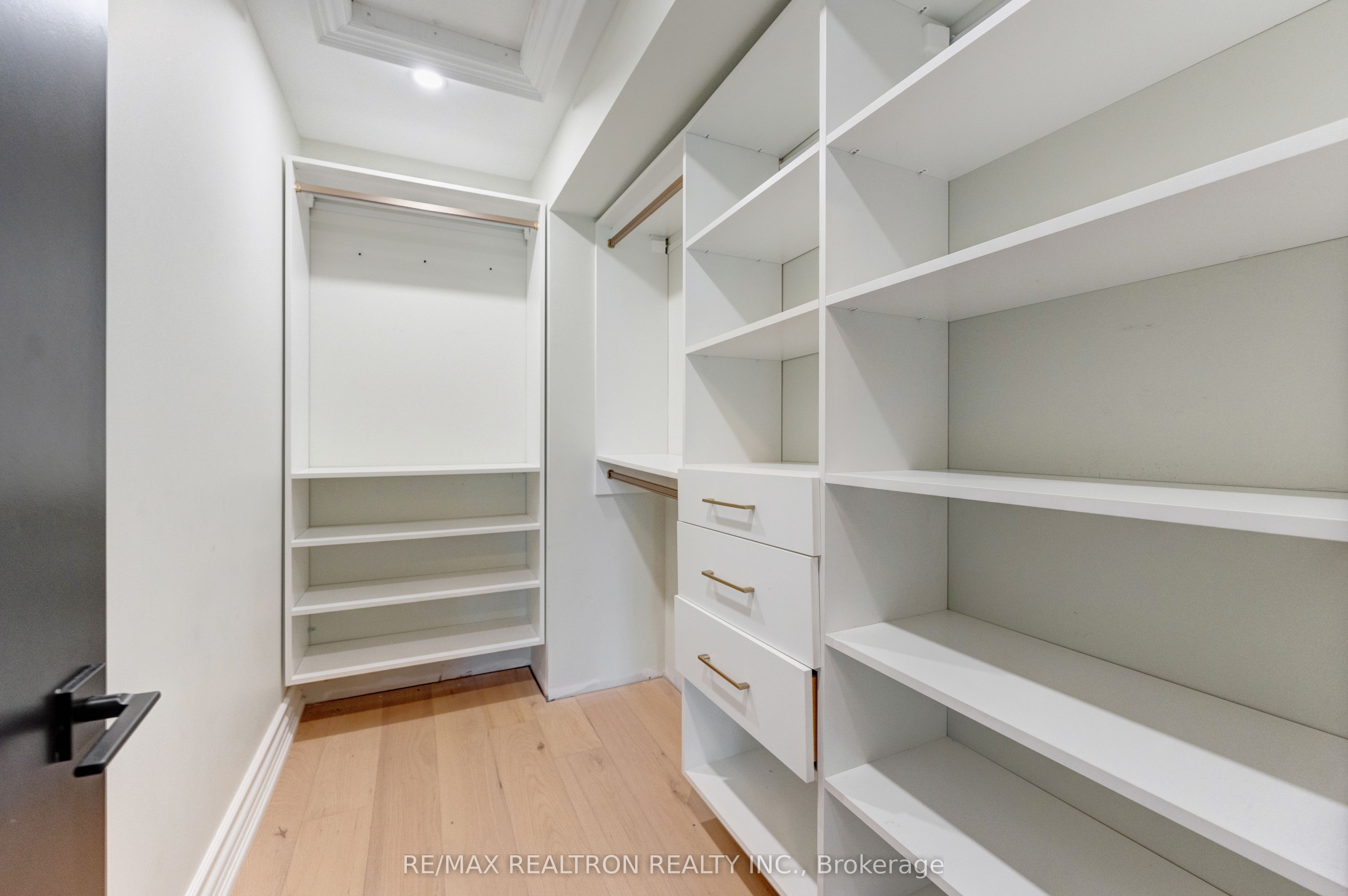 32 Bradfield Avenue W Property Photo 38