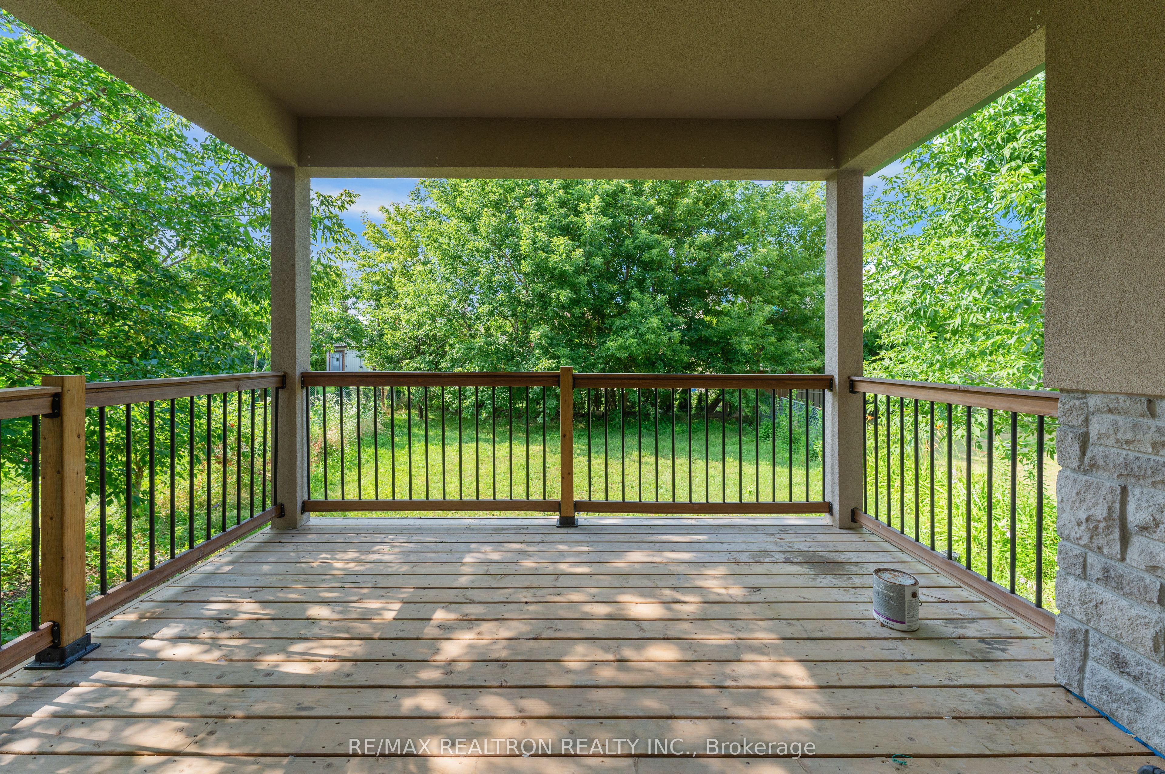 32 Bradfield Avenue W Property Photo 46