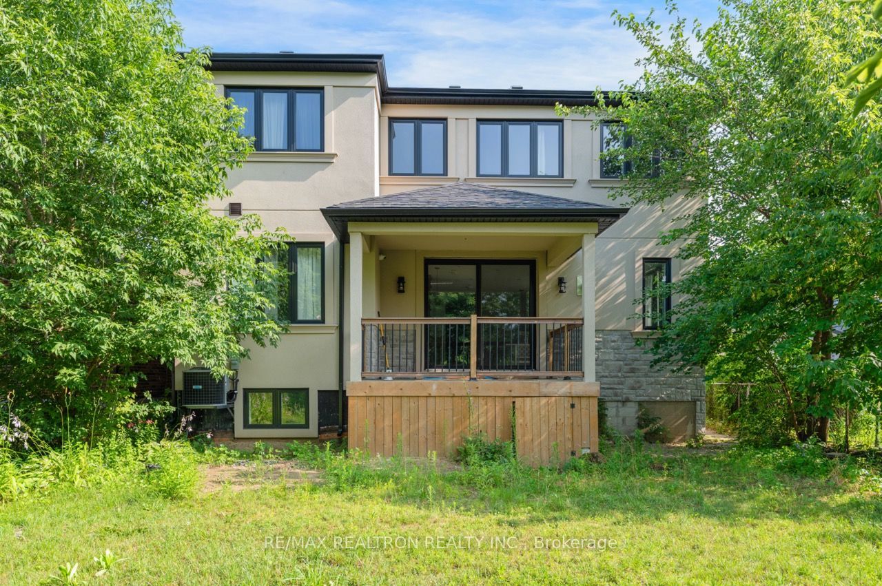 32 Bradfield Avenue W Property Photo 48