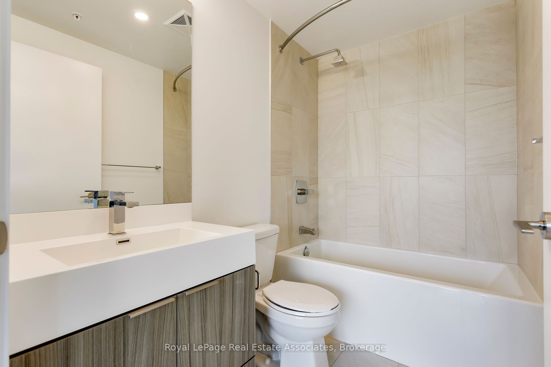 30 Samuel Wood Way 602 Property Photo 17