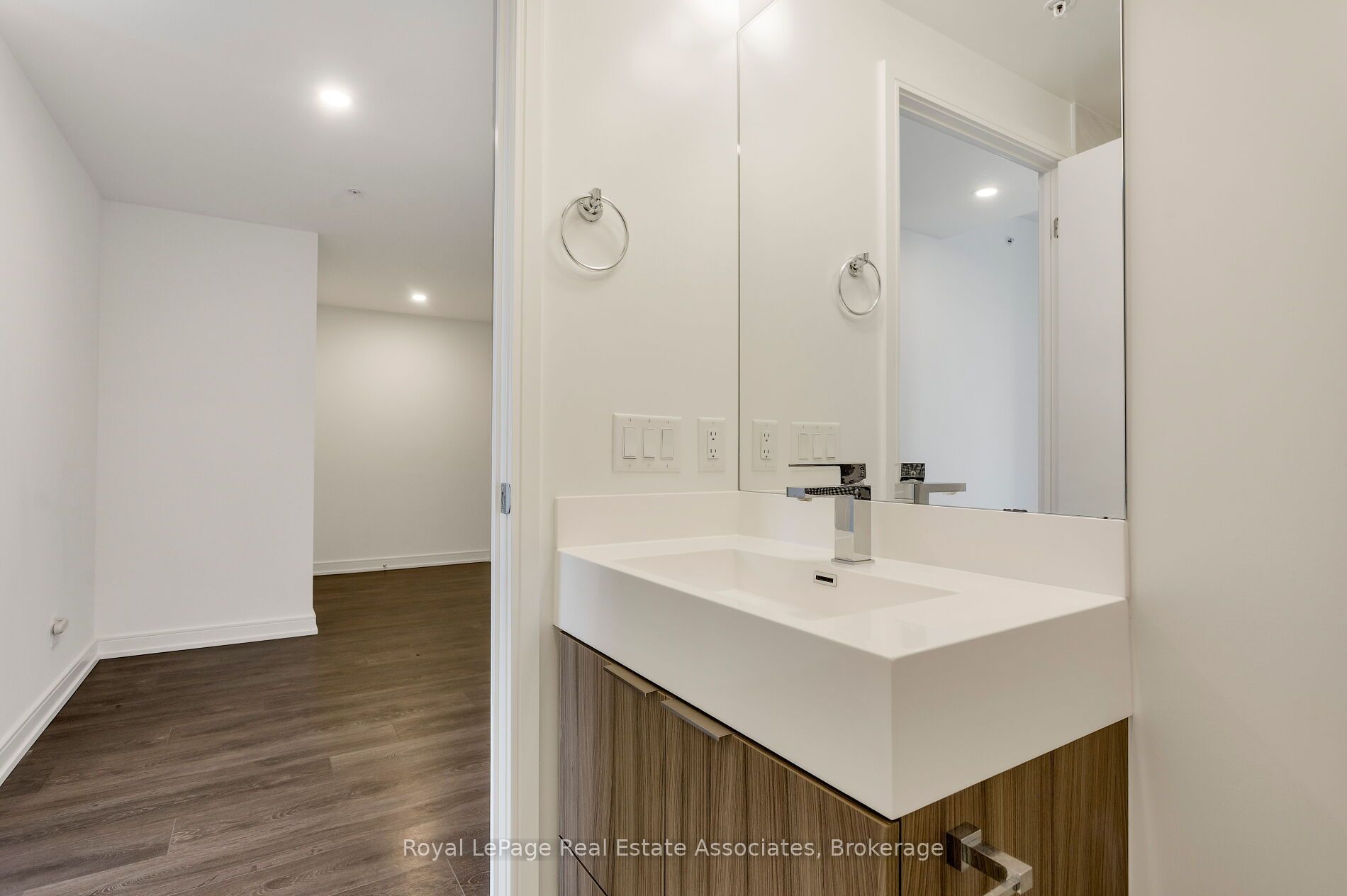 30 Samuel Wood Way 602 Property Photo 21