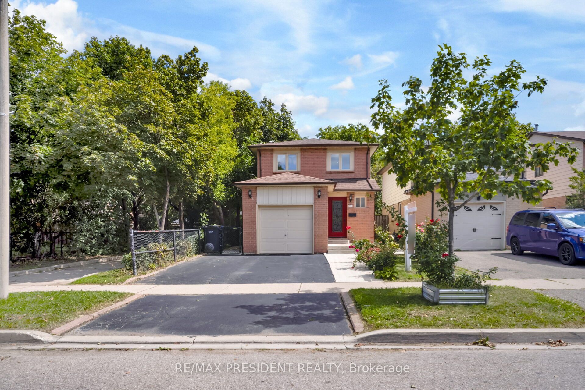 91 Martindale Crescent Property Photo 2