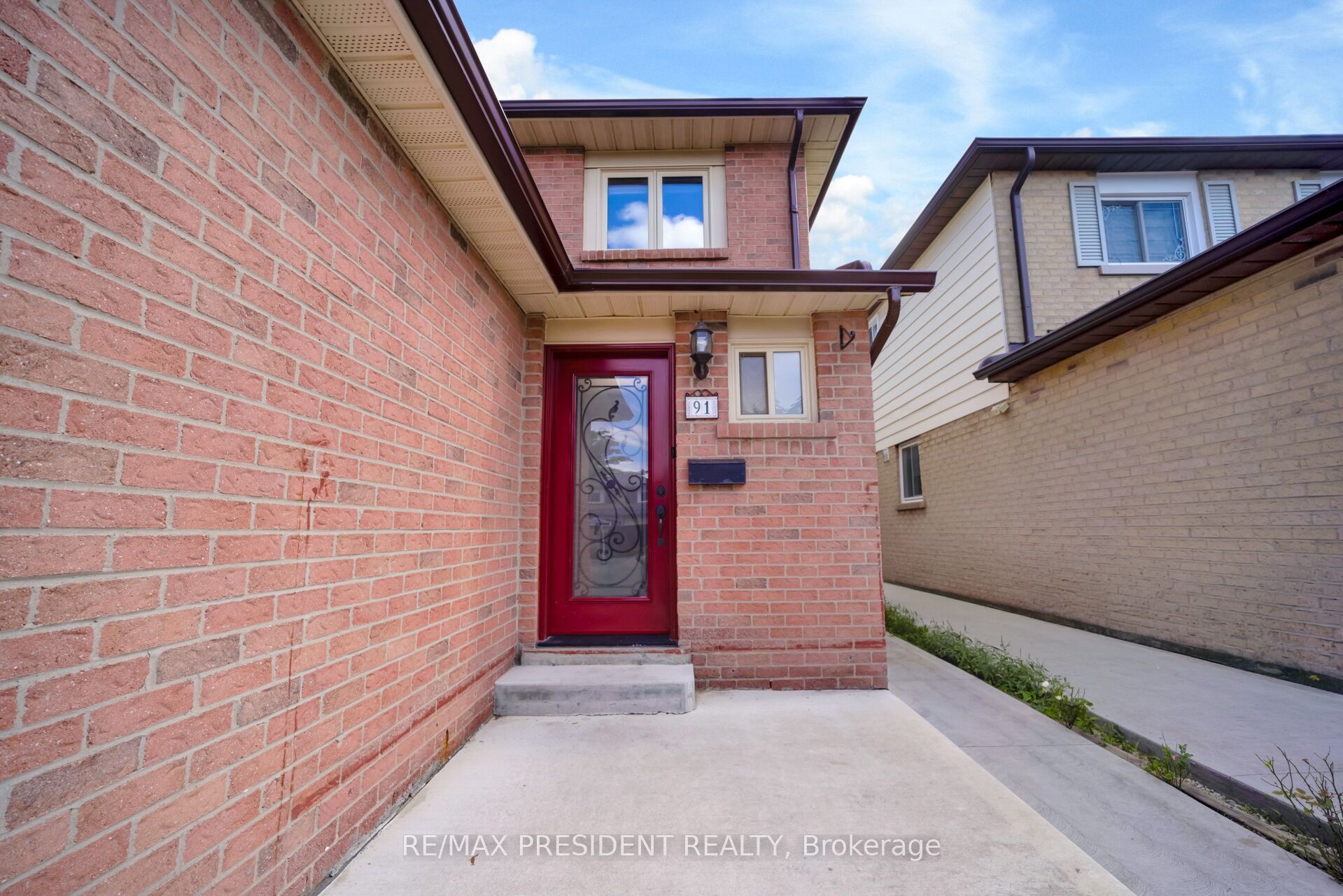 91 Martindale Crescent Property Photo 4