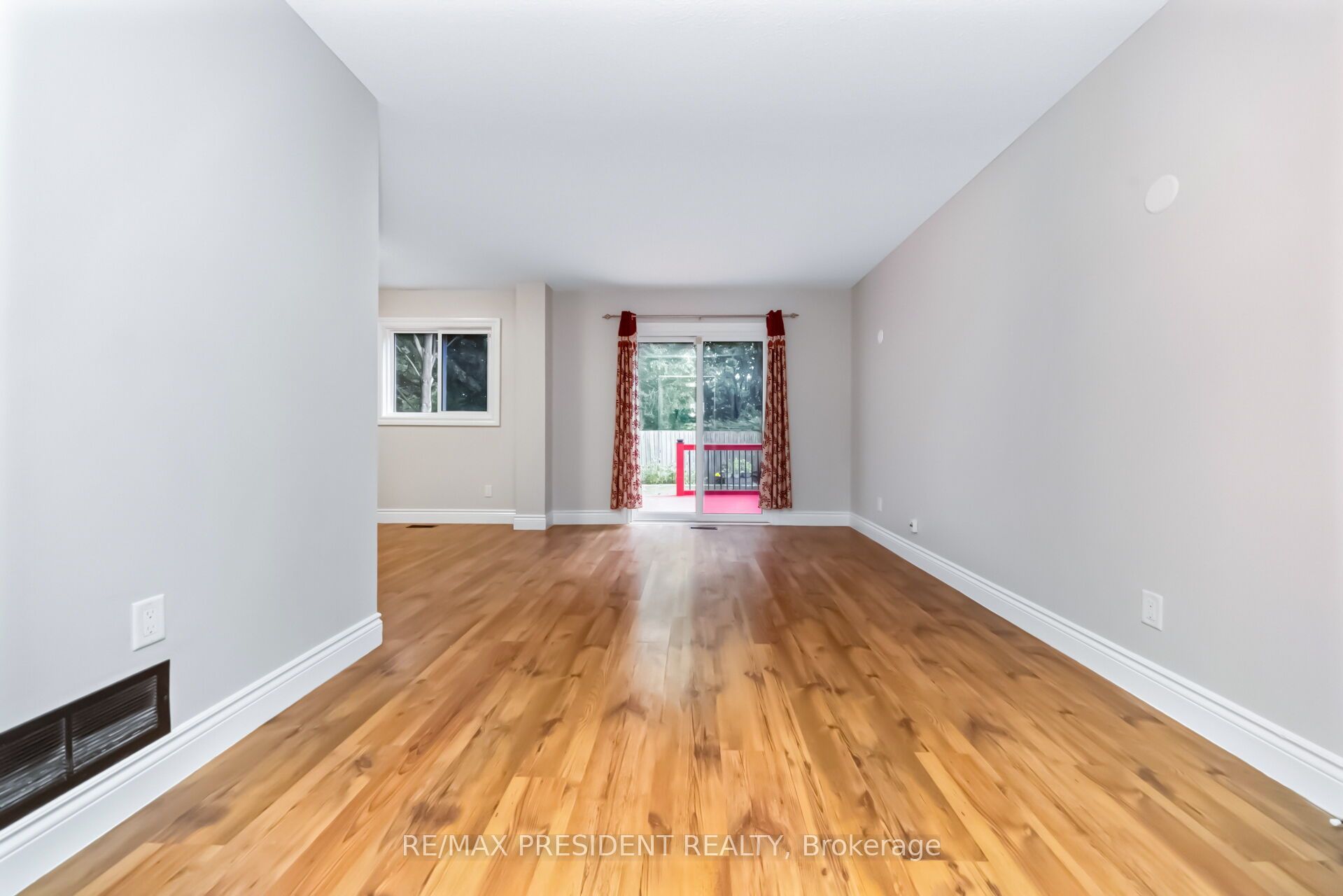 91 Martindale Crescent Property Photo 8
