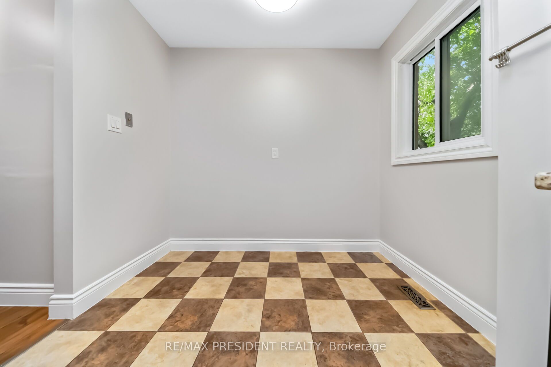 91 Martindale Crescent Property Photo 16