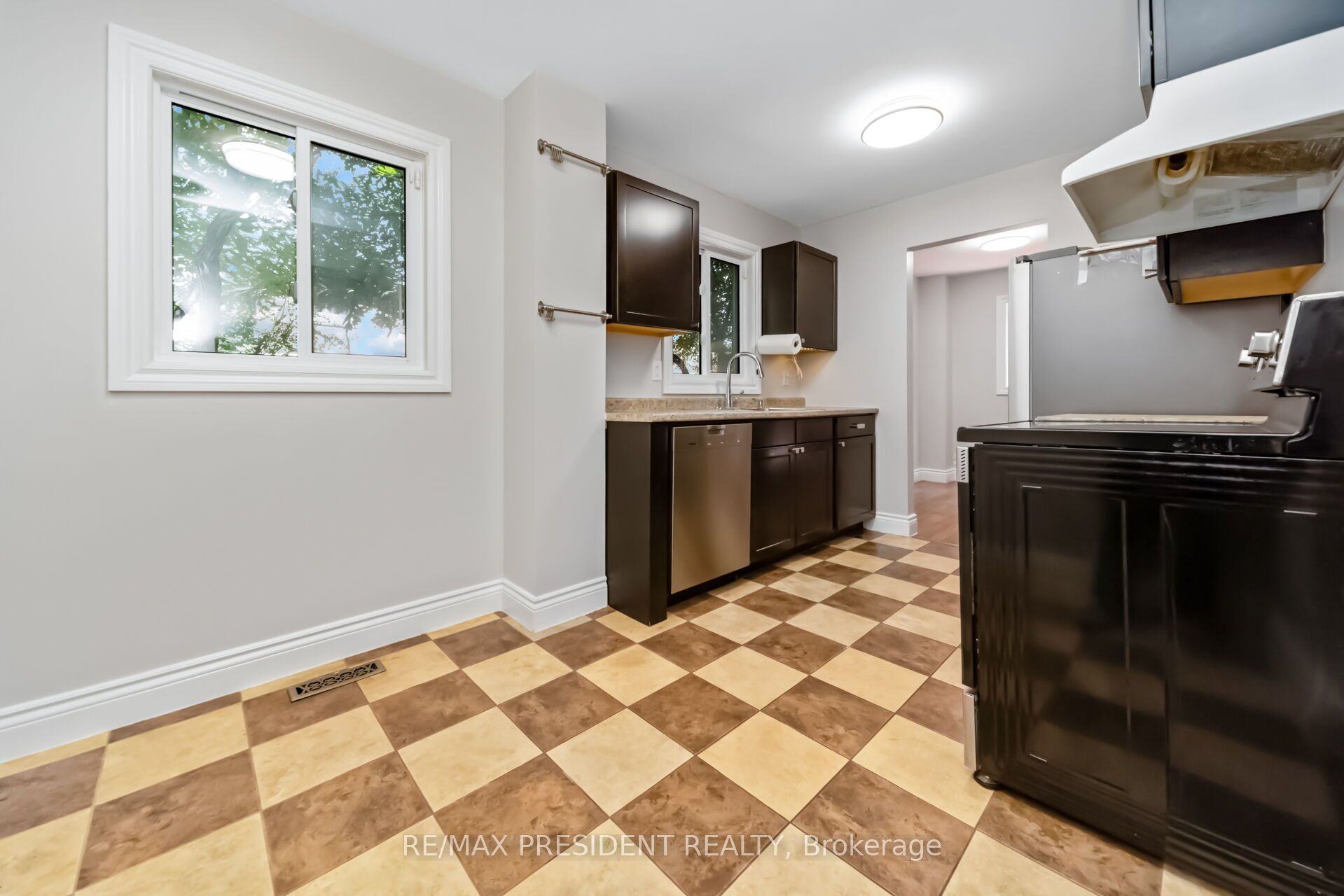 91 Martindale Crescent Property Photo 18