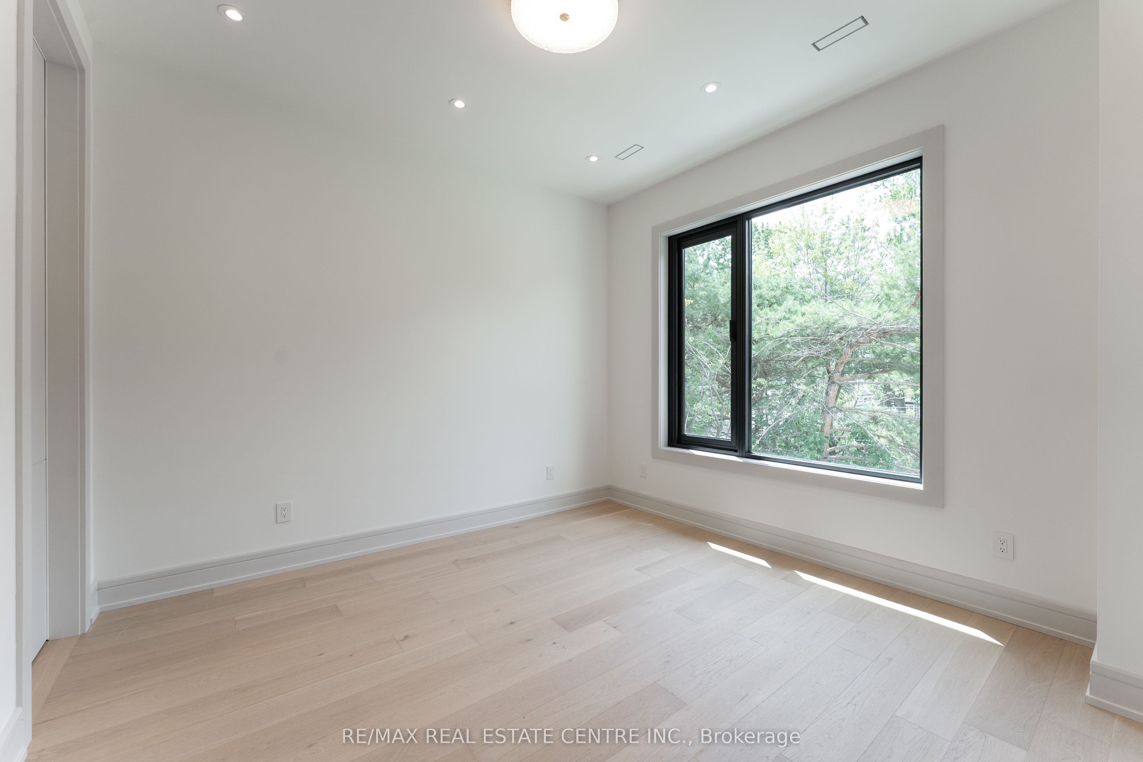 491 Fourth Line Property Photo 27